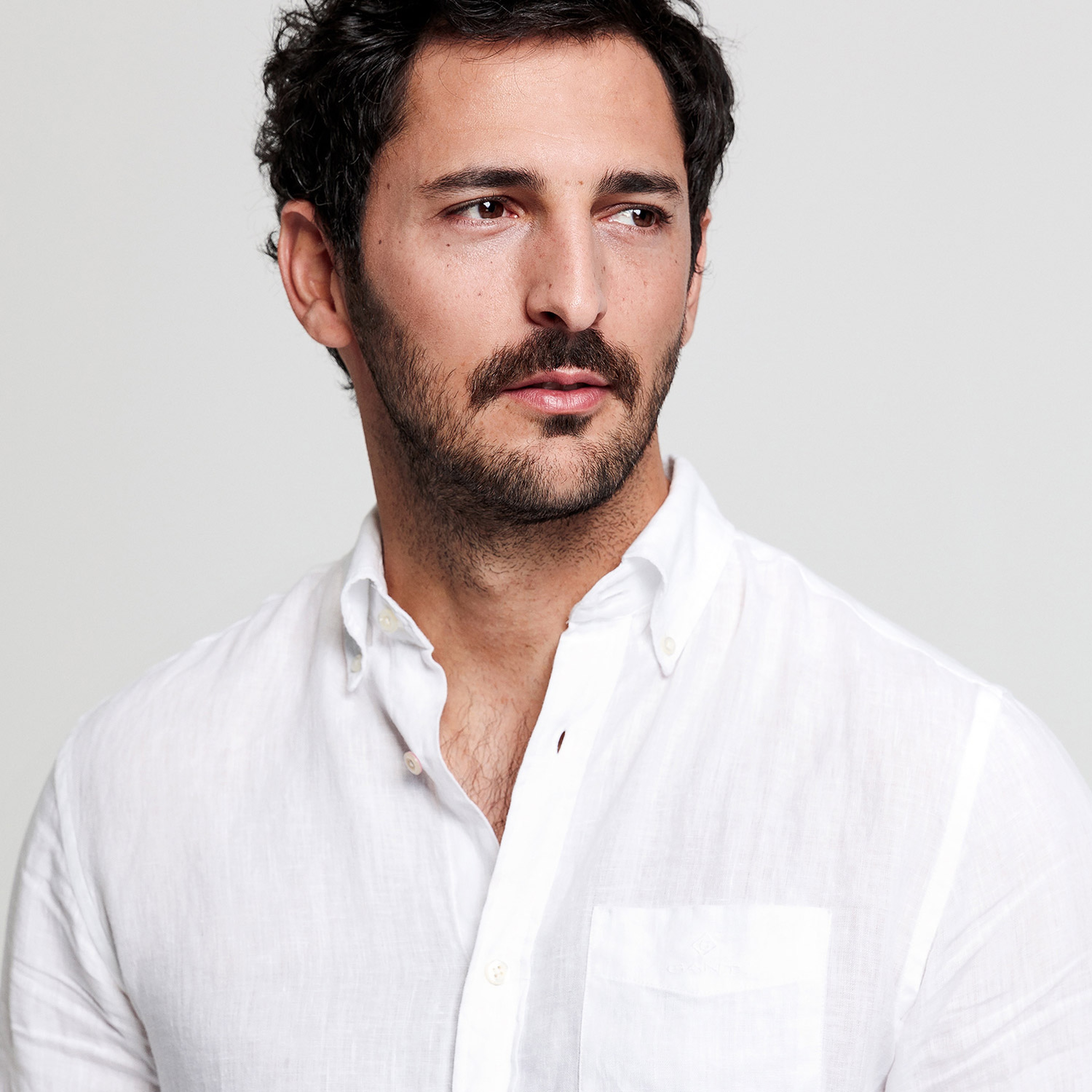 Gant Erkek Beyaz Regular Fit Düğmeli Yaka Keten Gömlek