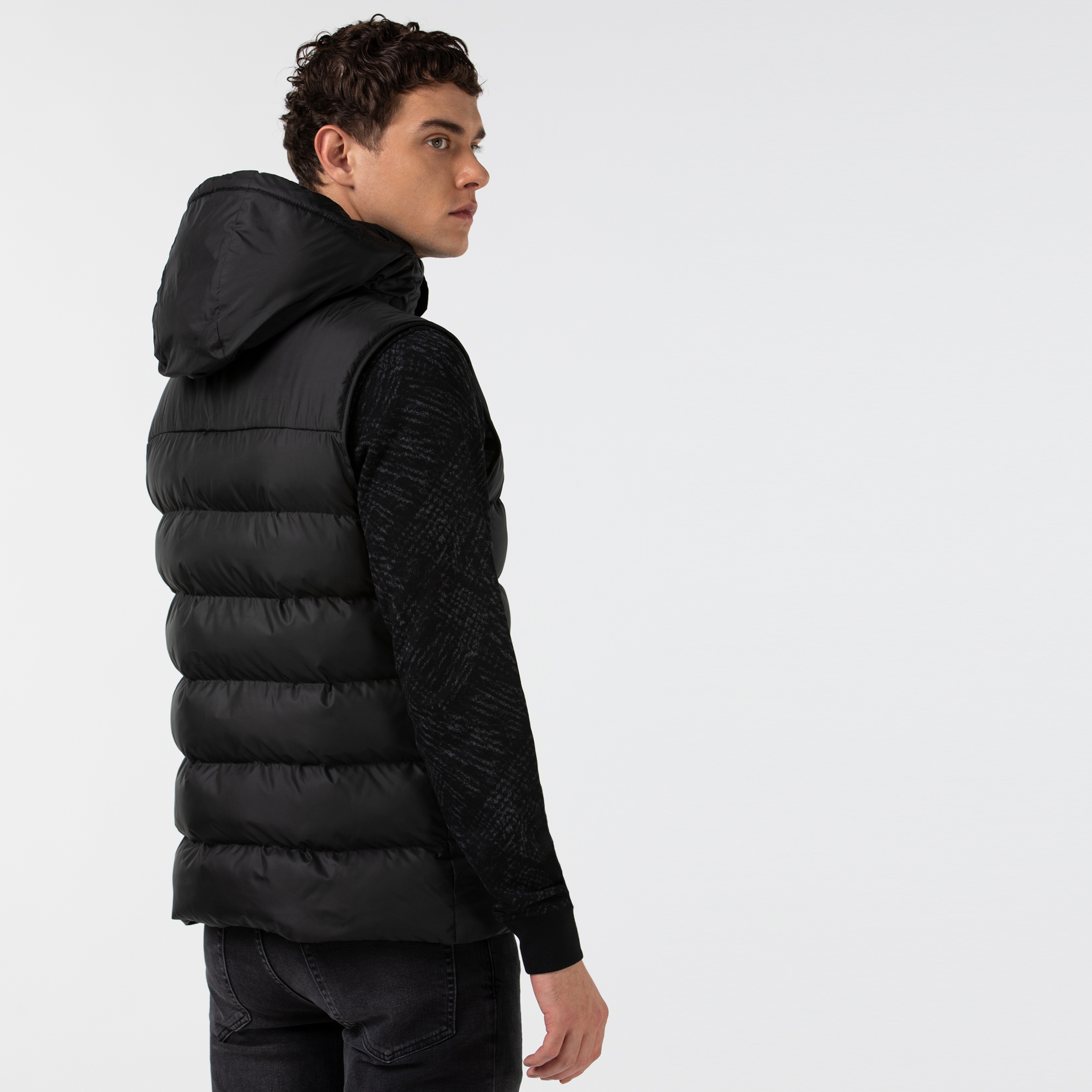 Lacoste Erkek Kapitone Kapüşonlu Kolsuz Siyah Yelek Mont