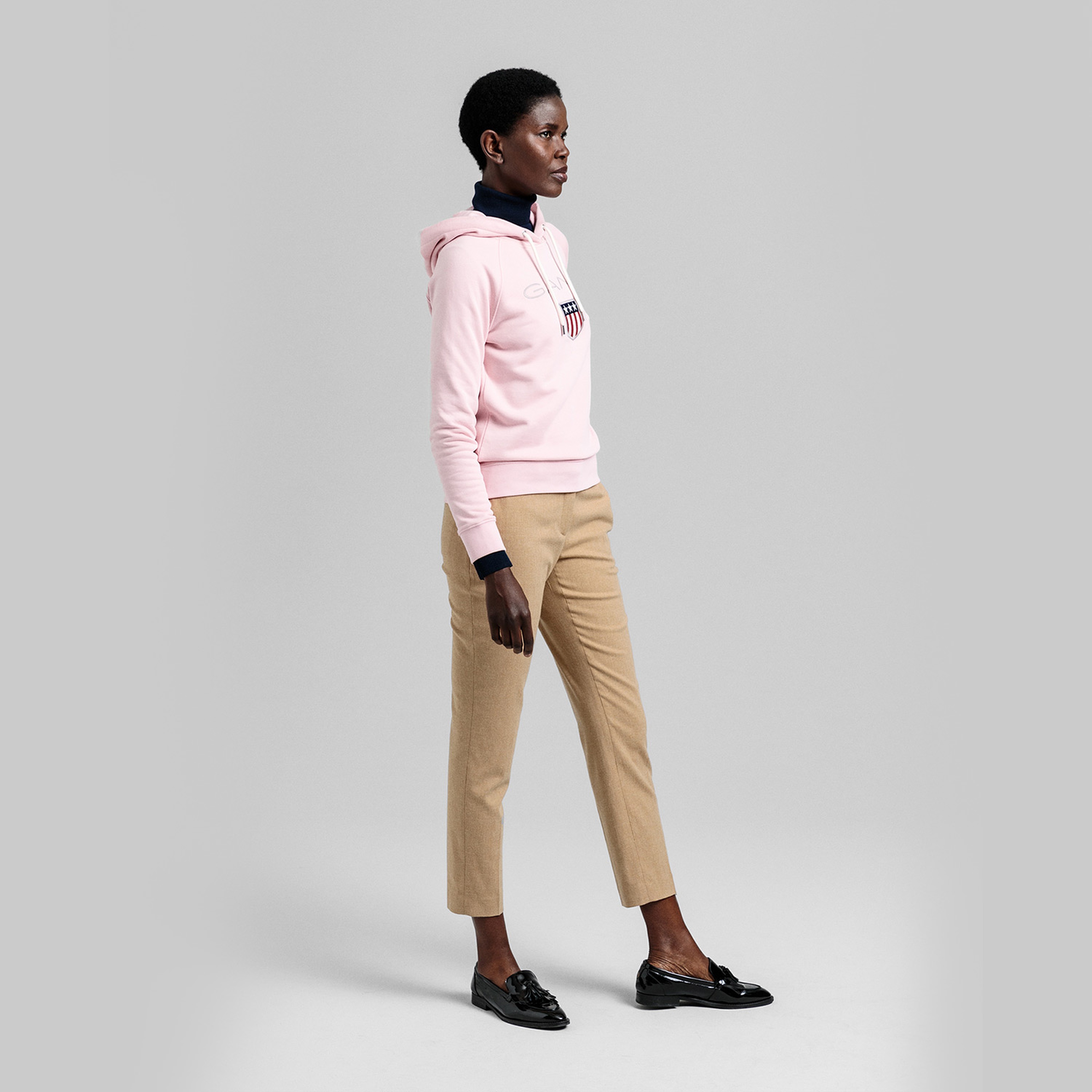 GANT Kadın Pembe Regular Fit Kapüşonlu Logolu Sweatshirt