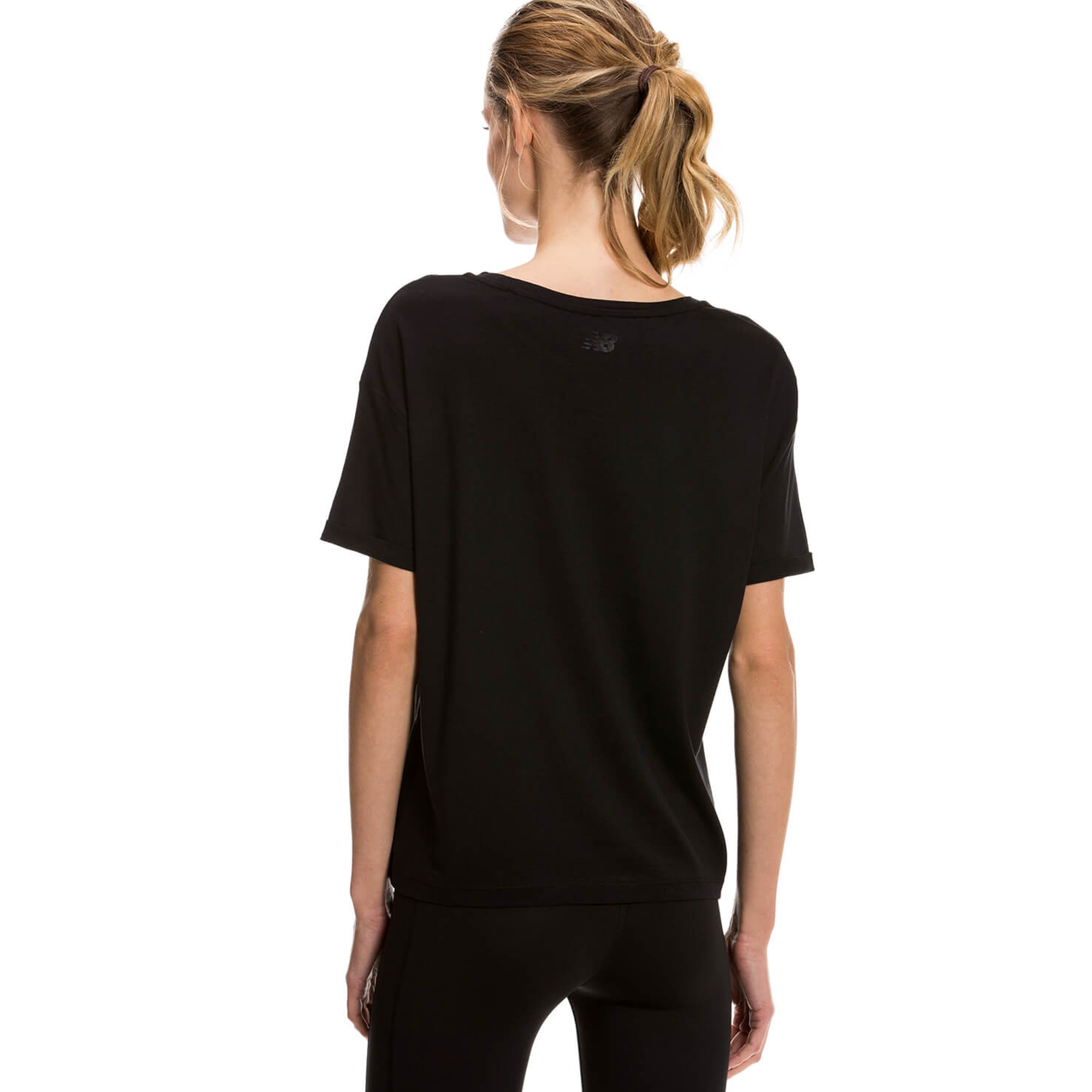 New Balance NB Foiled Logo Tee Siyah Kadın Tshirt