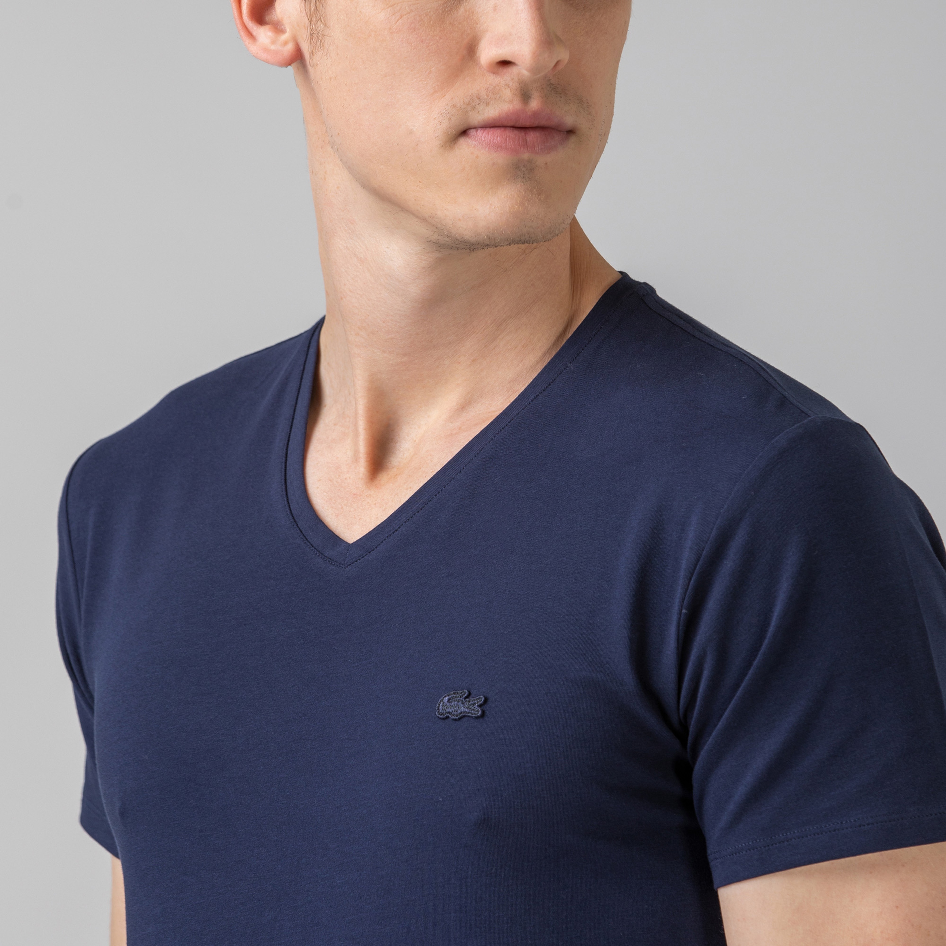 Lacoste Erkek Regular Fit V Yaka Lacivert T-Shirt