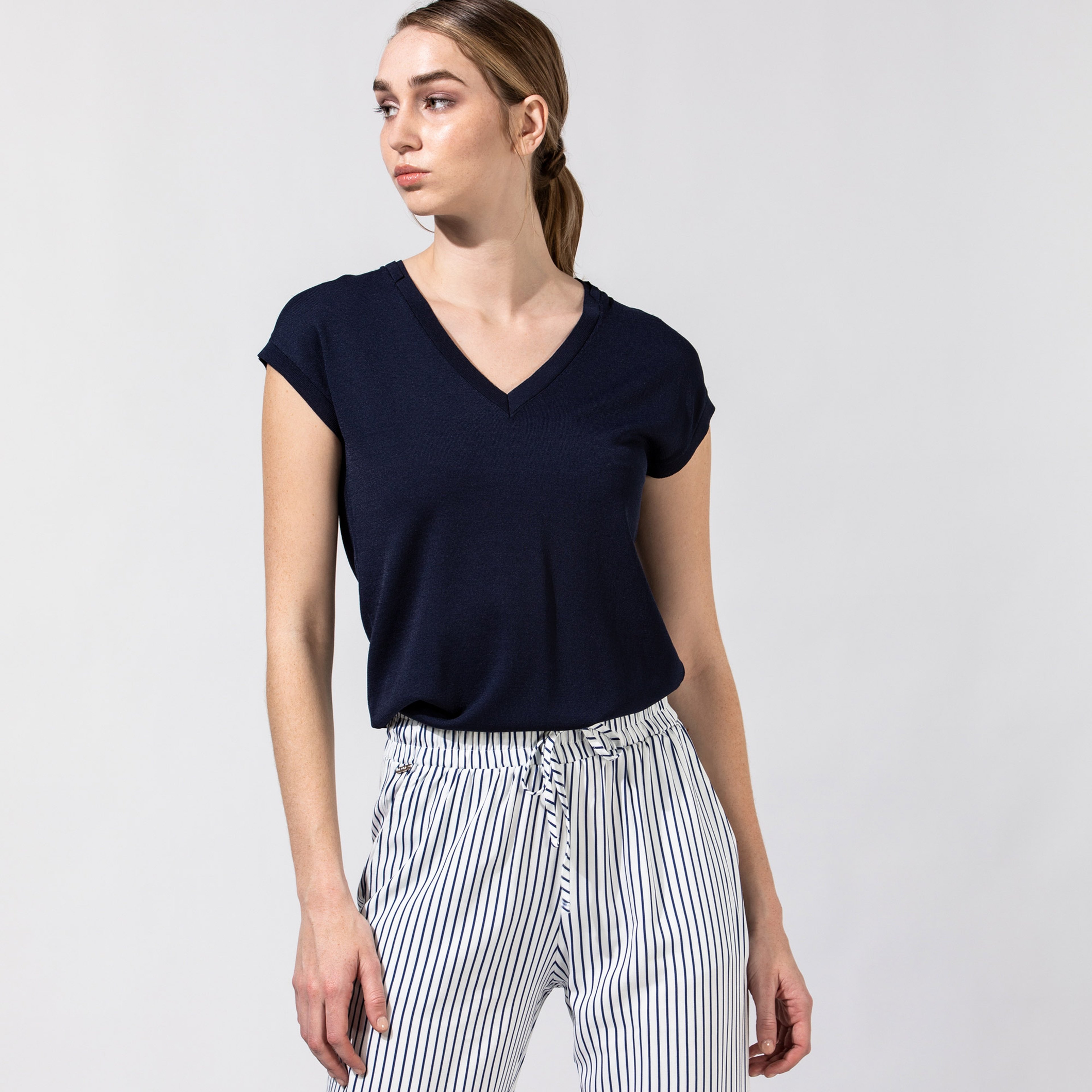 Nautica Kadın Lacivert V-Yaka Triko Kazak