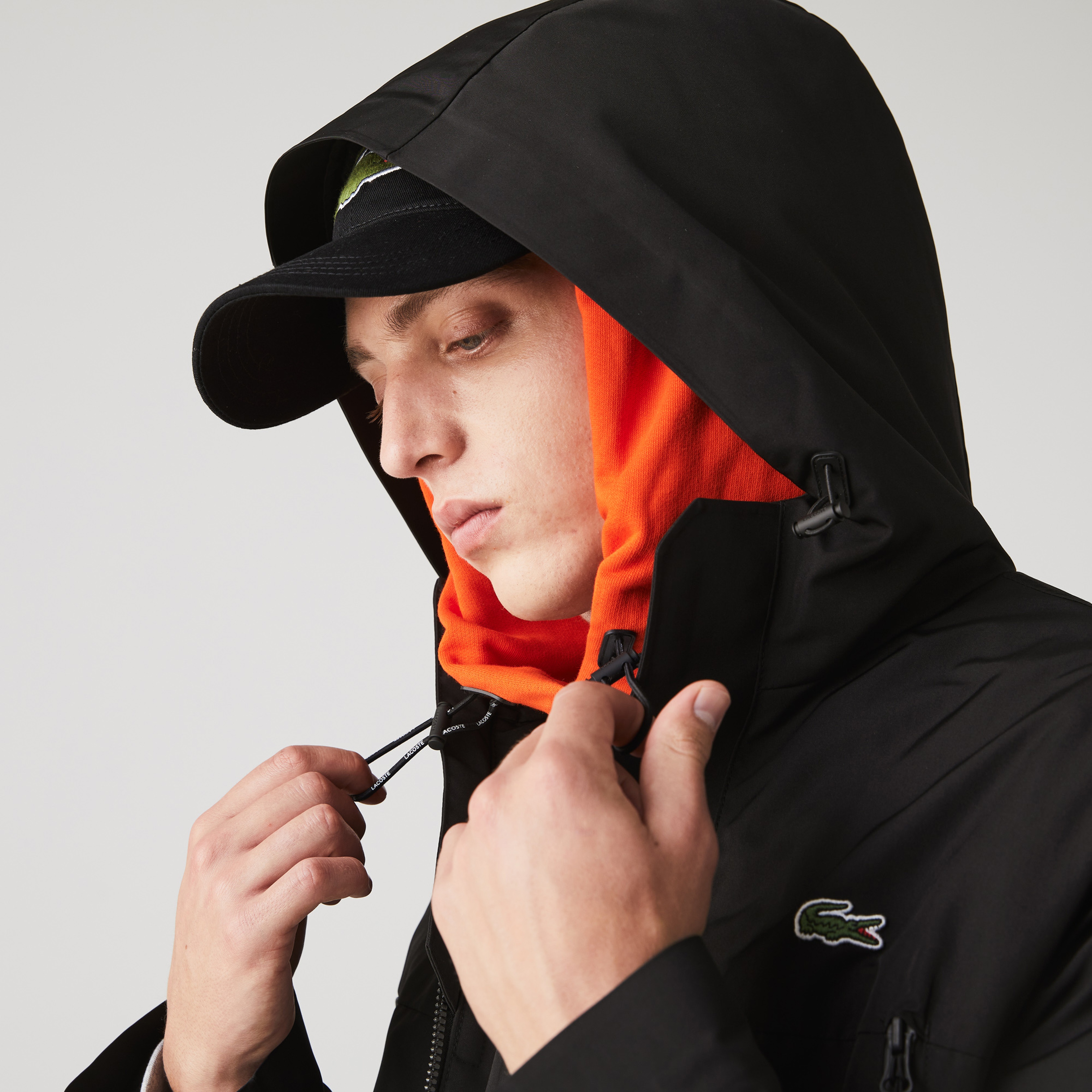 Lacoste Sport Erkek Suya Dayanıklı Baskılı Kapüşonlu Siyah Mont