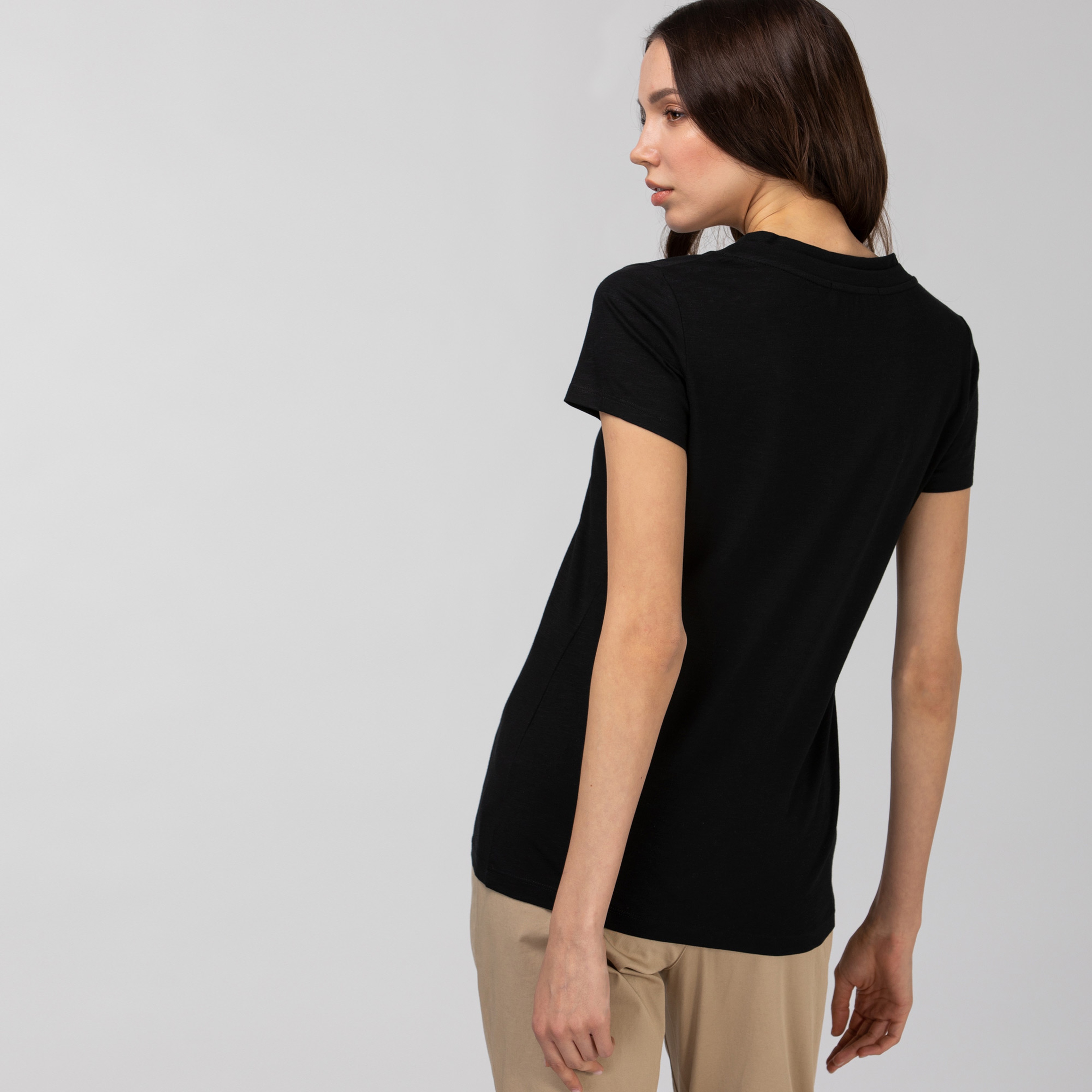 Lacoste Kadın Slim Fit V Yaka Siyah T-Shirt