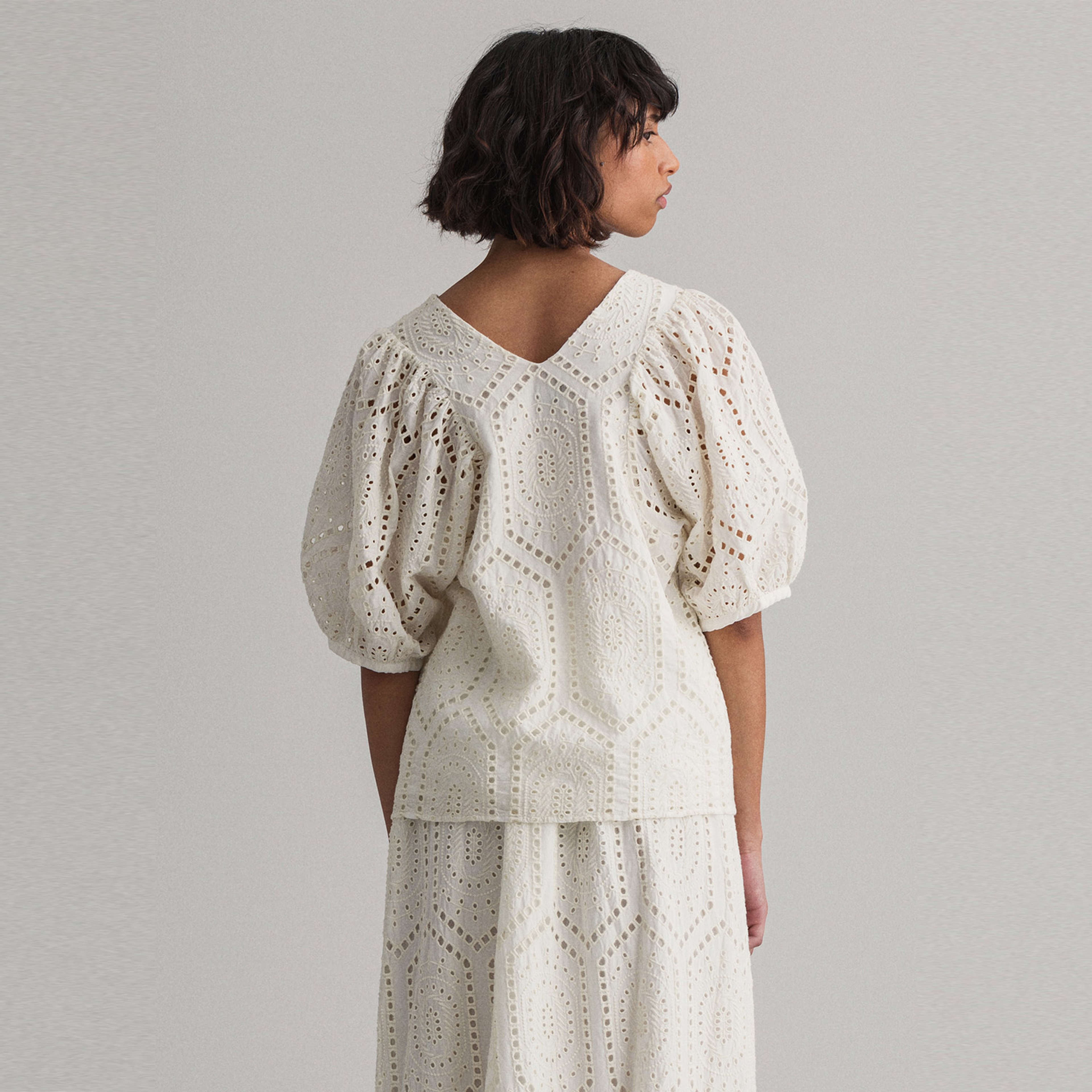 Gant Kadın Krem Relaxed Fit Kısa Kollu Bluz