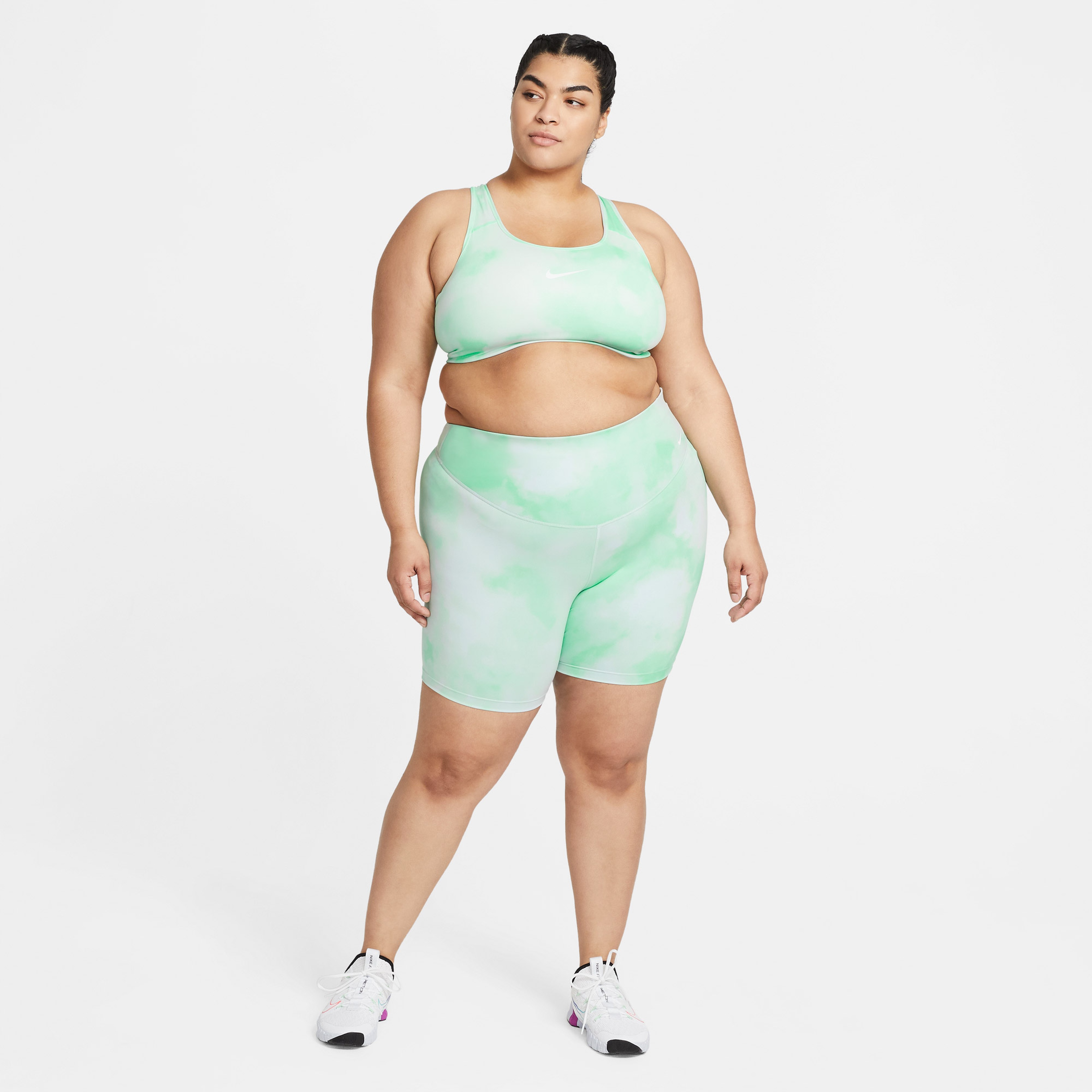 Nike One Icon Clash Core Kadın Yeşil Şort