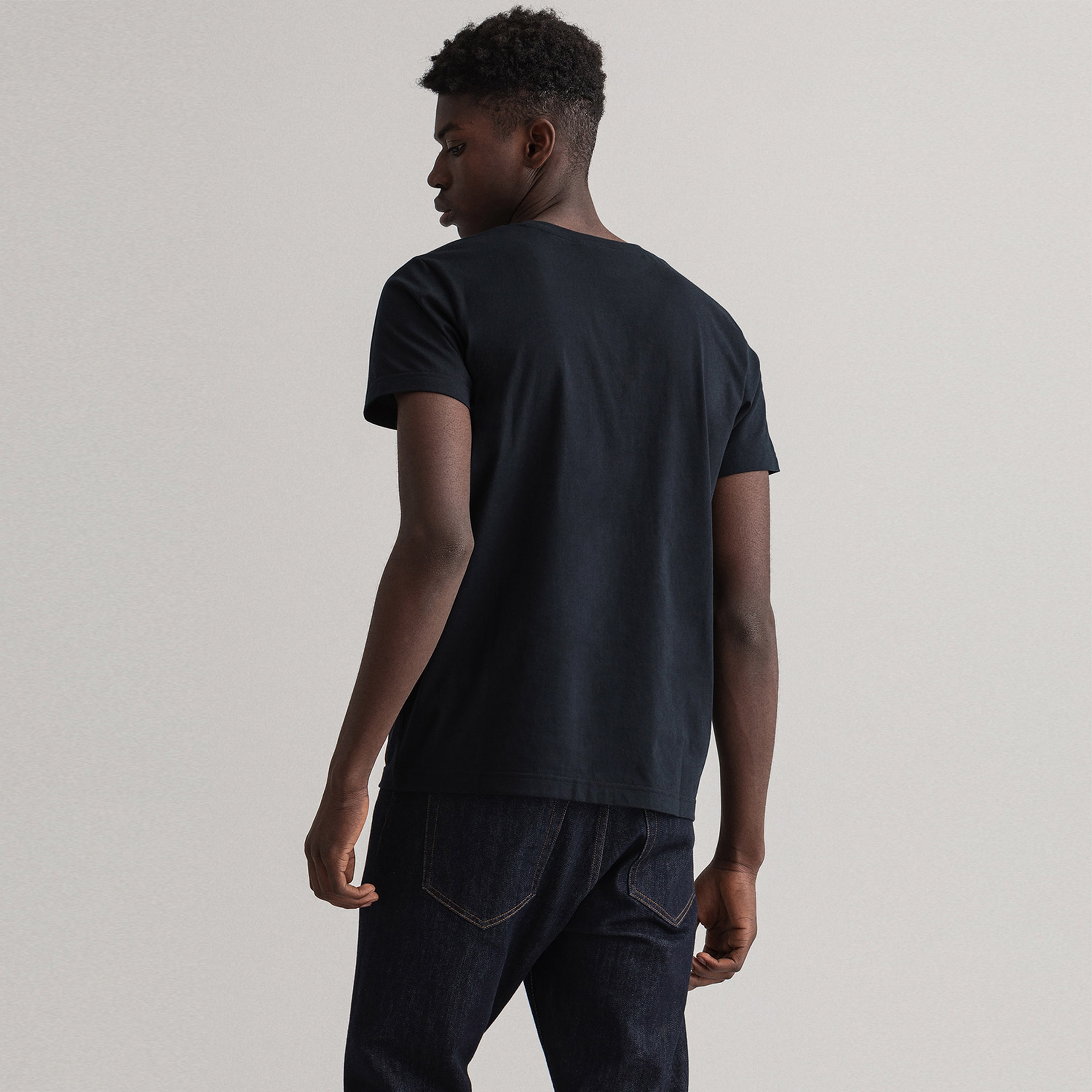 GANT Erkek Siyah Regular Fit Bisiklet Yaka Logolu T-shirt