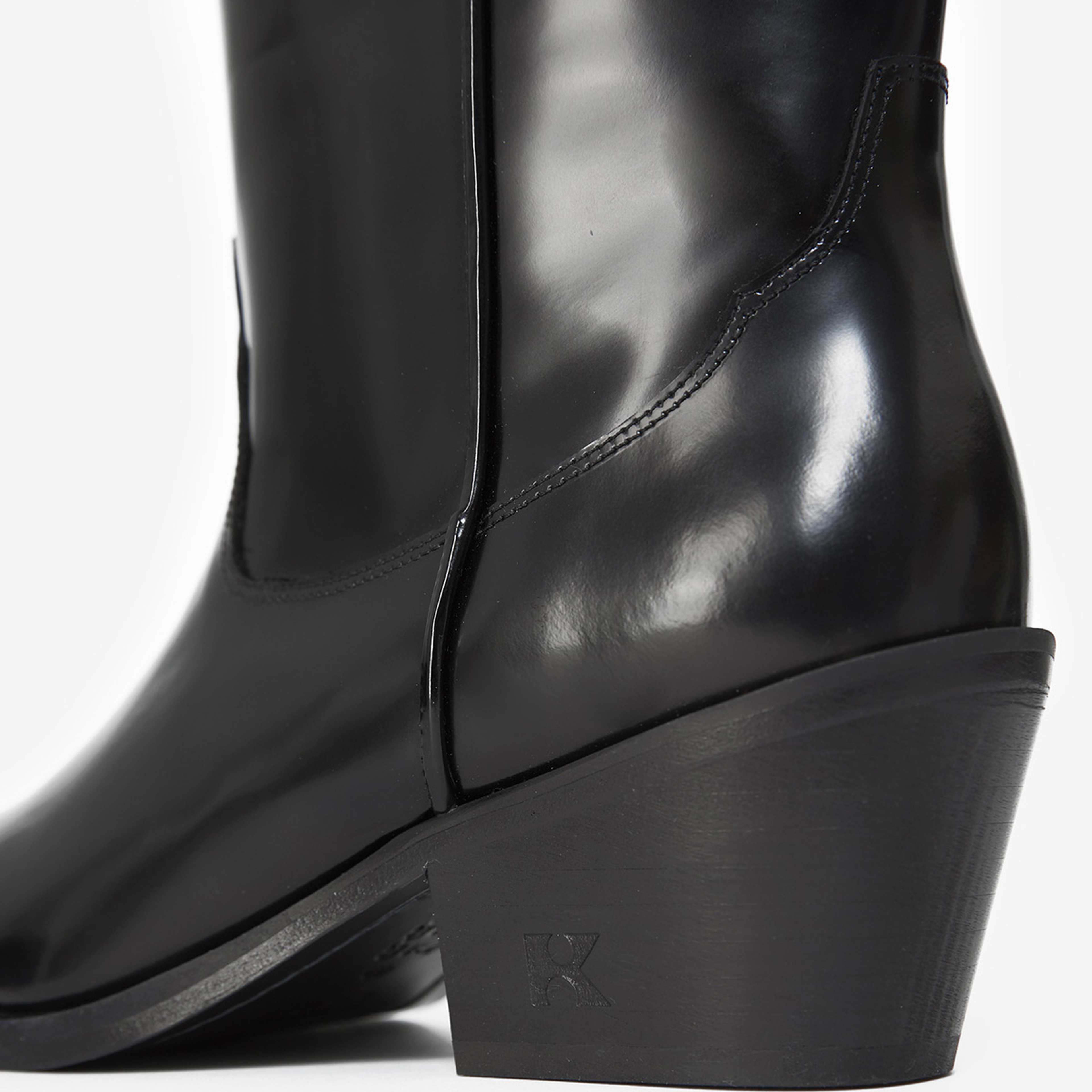 PARLAK DERİ KADIN SİYAH BOT