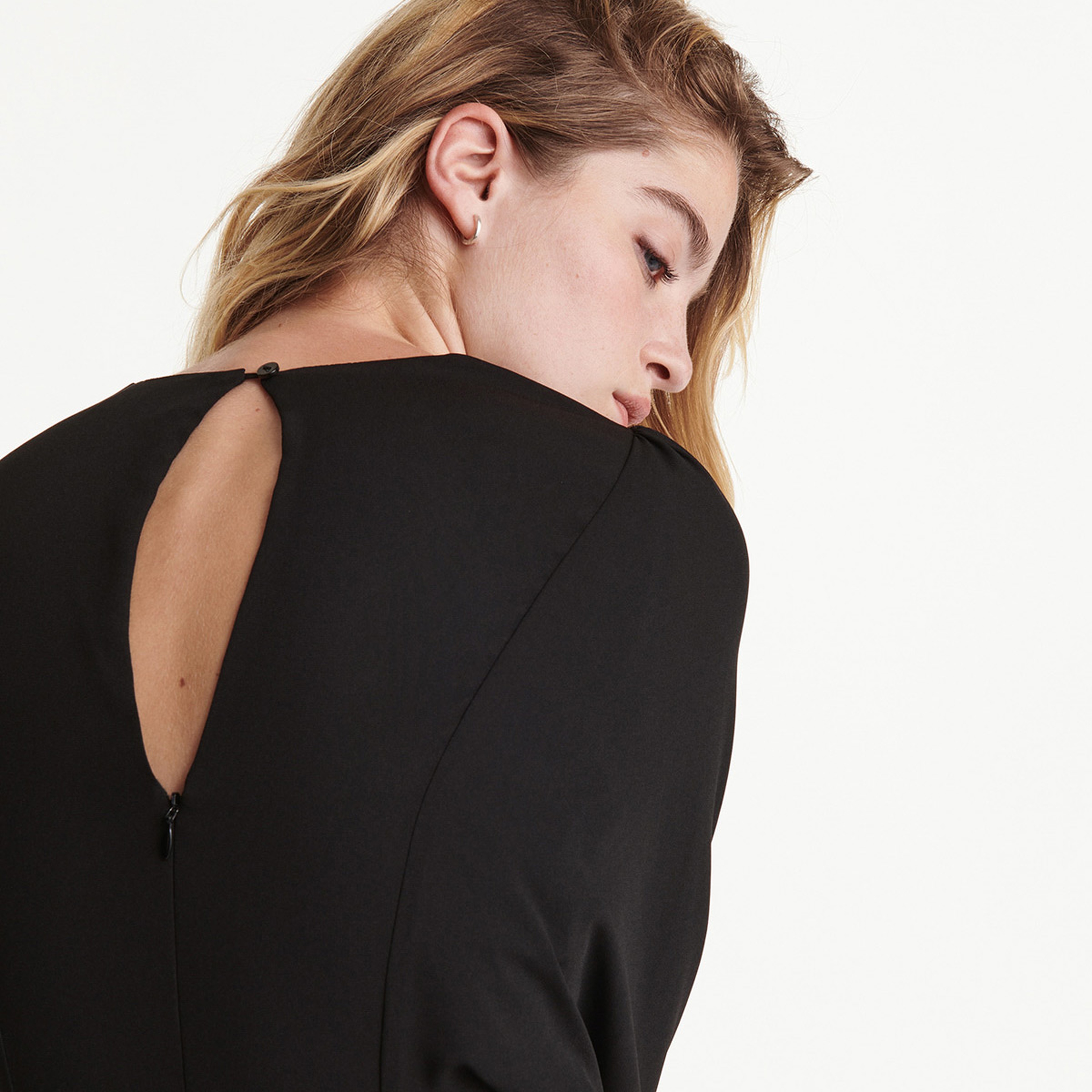 KISA KADIN SİYAH ELBİSE