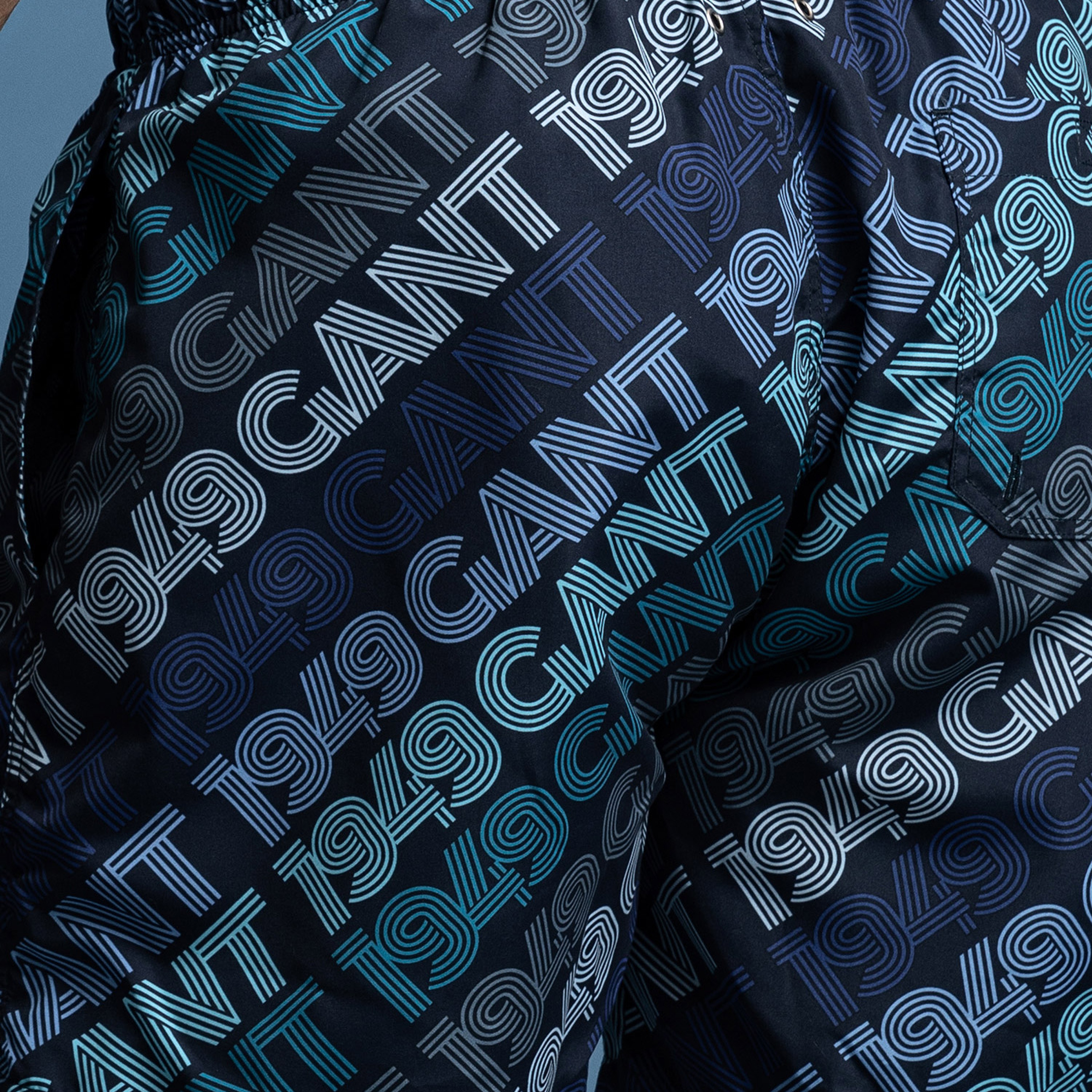 GANT Erkek Lacivert Logo Desenli Mayo Şort