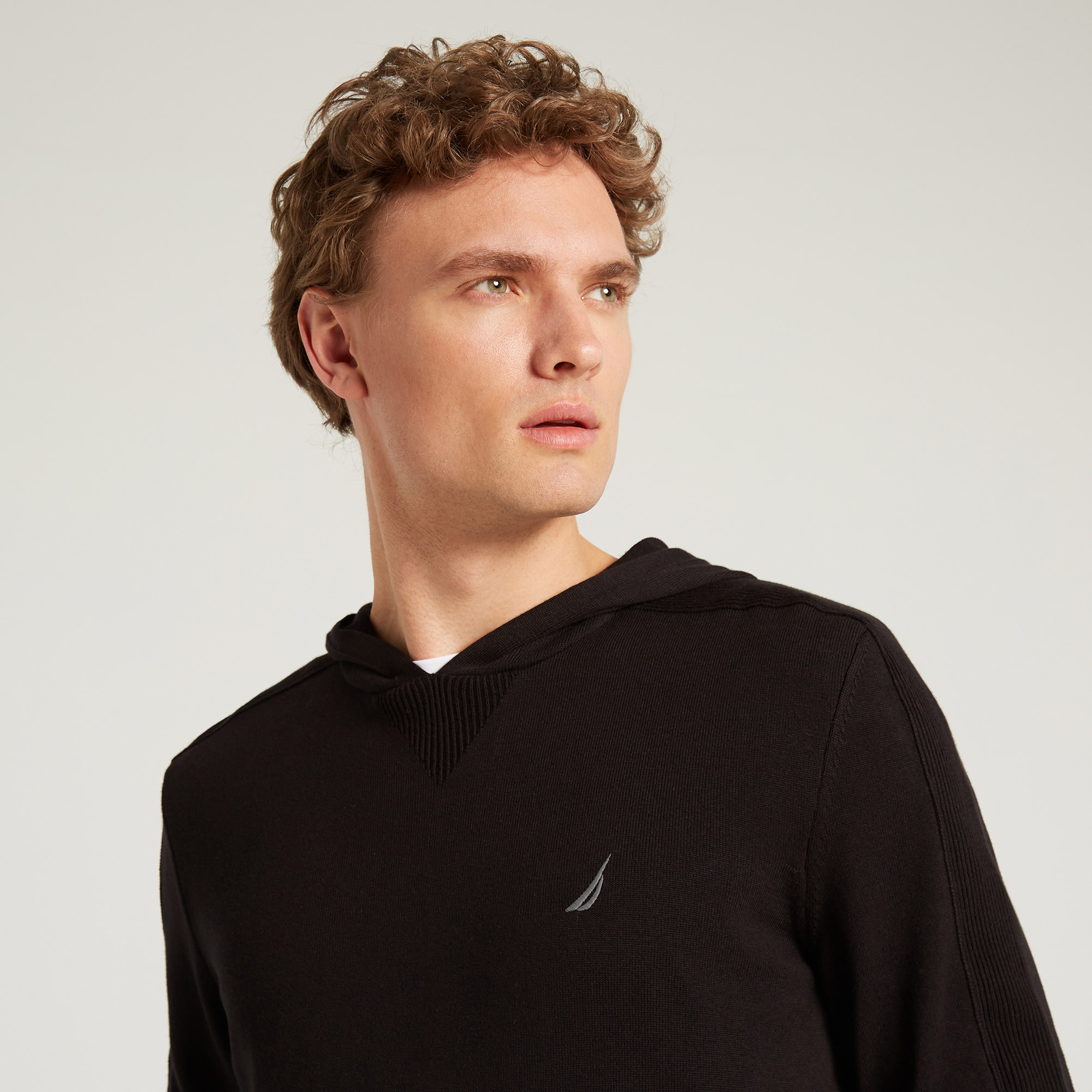 NAUTICA ERKEK SİYAH UZUN KOLLU KAPÜŞONLU TRİKO KAZAK