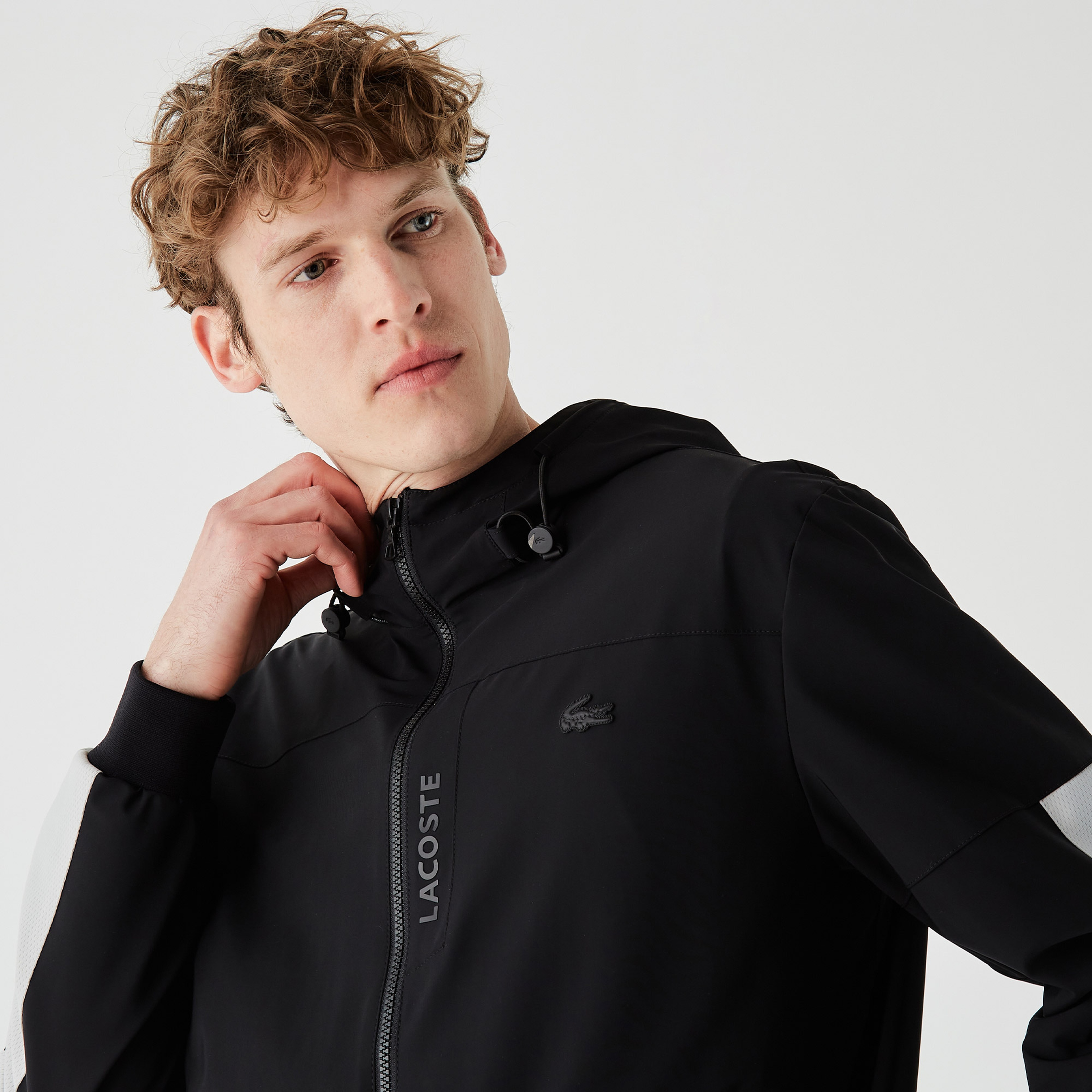 Lacoste Erkek Kapüşonlu Suya Dayanıklı Renk Bloklu Siyah Yağmurluk