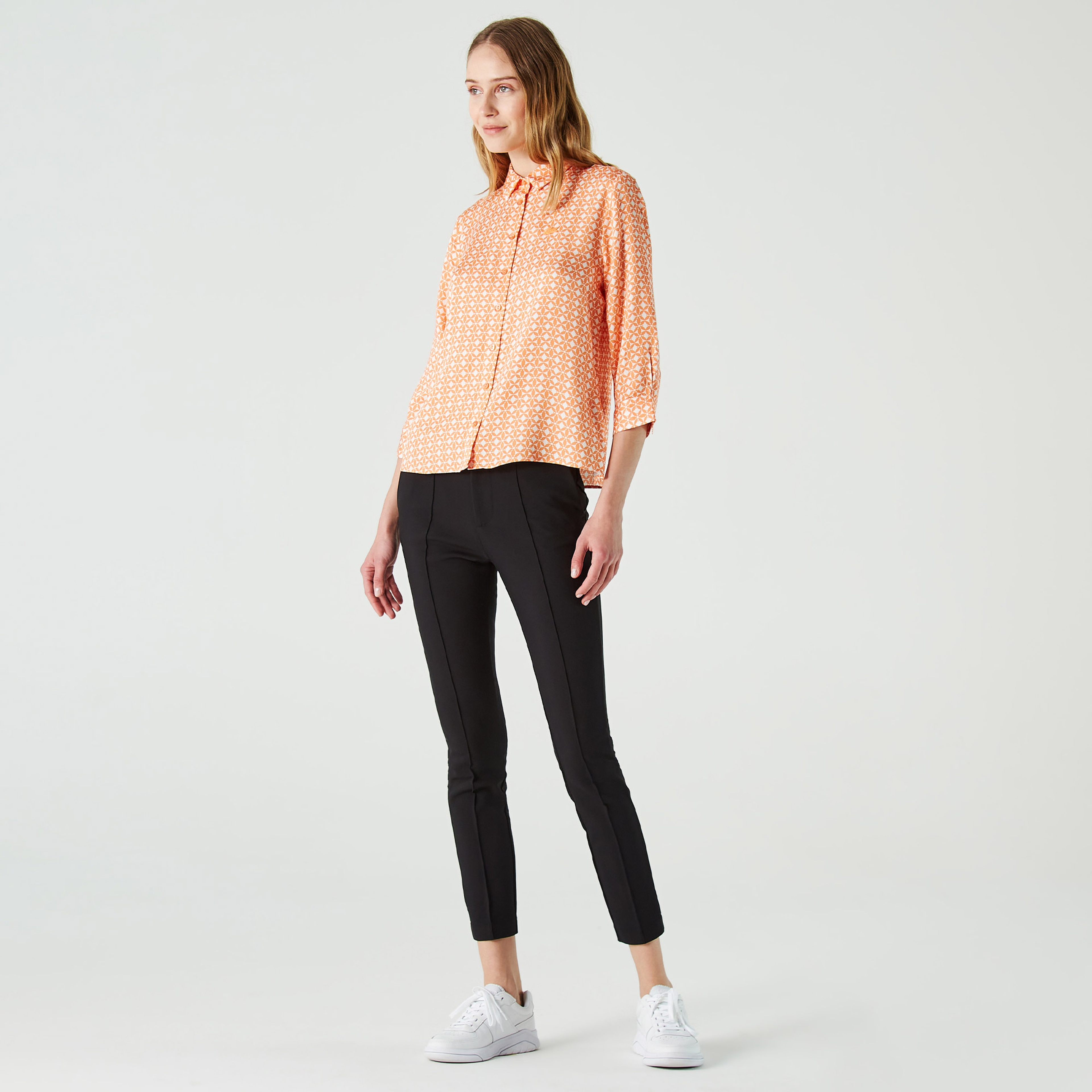 Lacoste Kadın Regular Fit Truvakar Kollu Desenli Açık Turuncu Gömlek