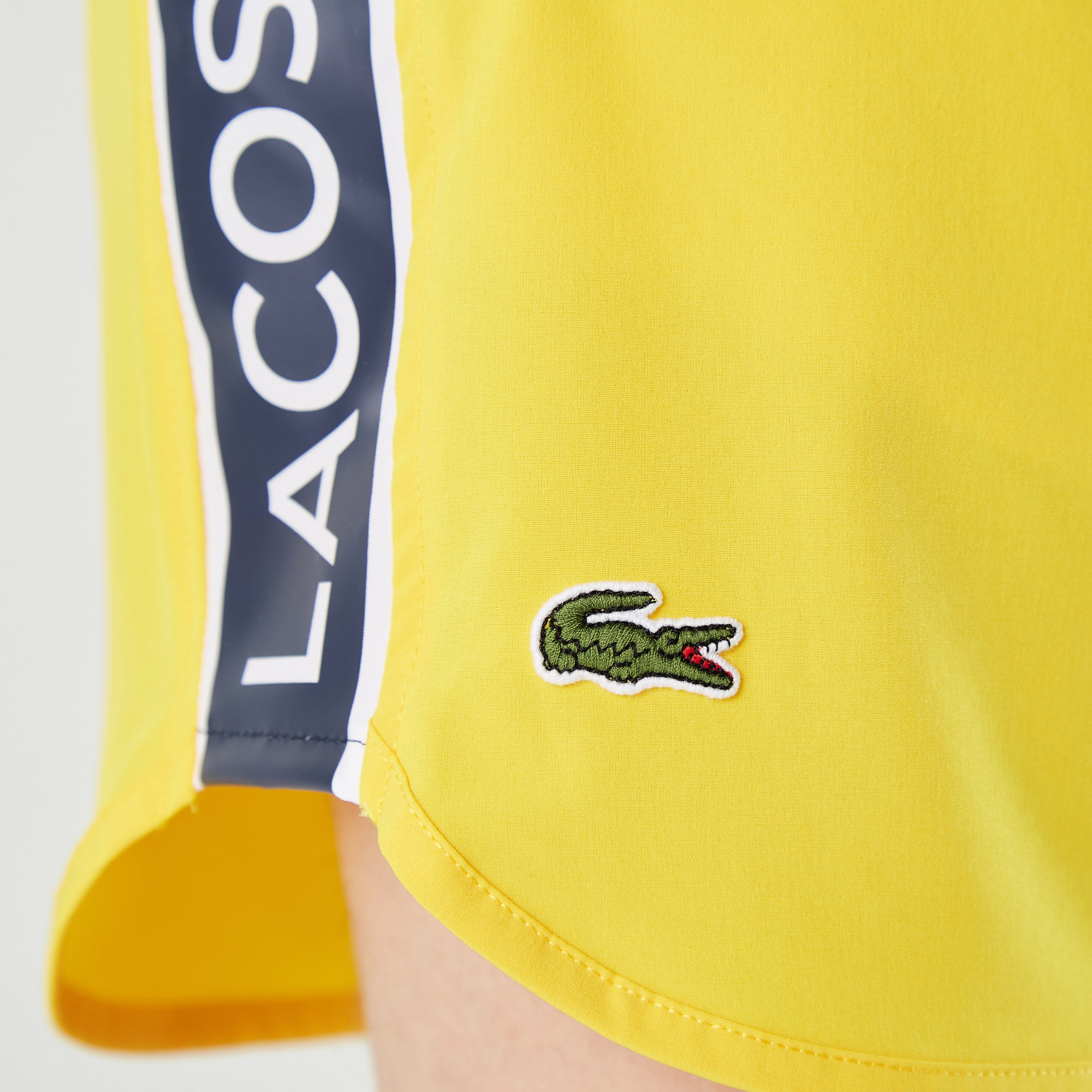 Lacoste Erkek Baskılı Sarı Deniz Şortu