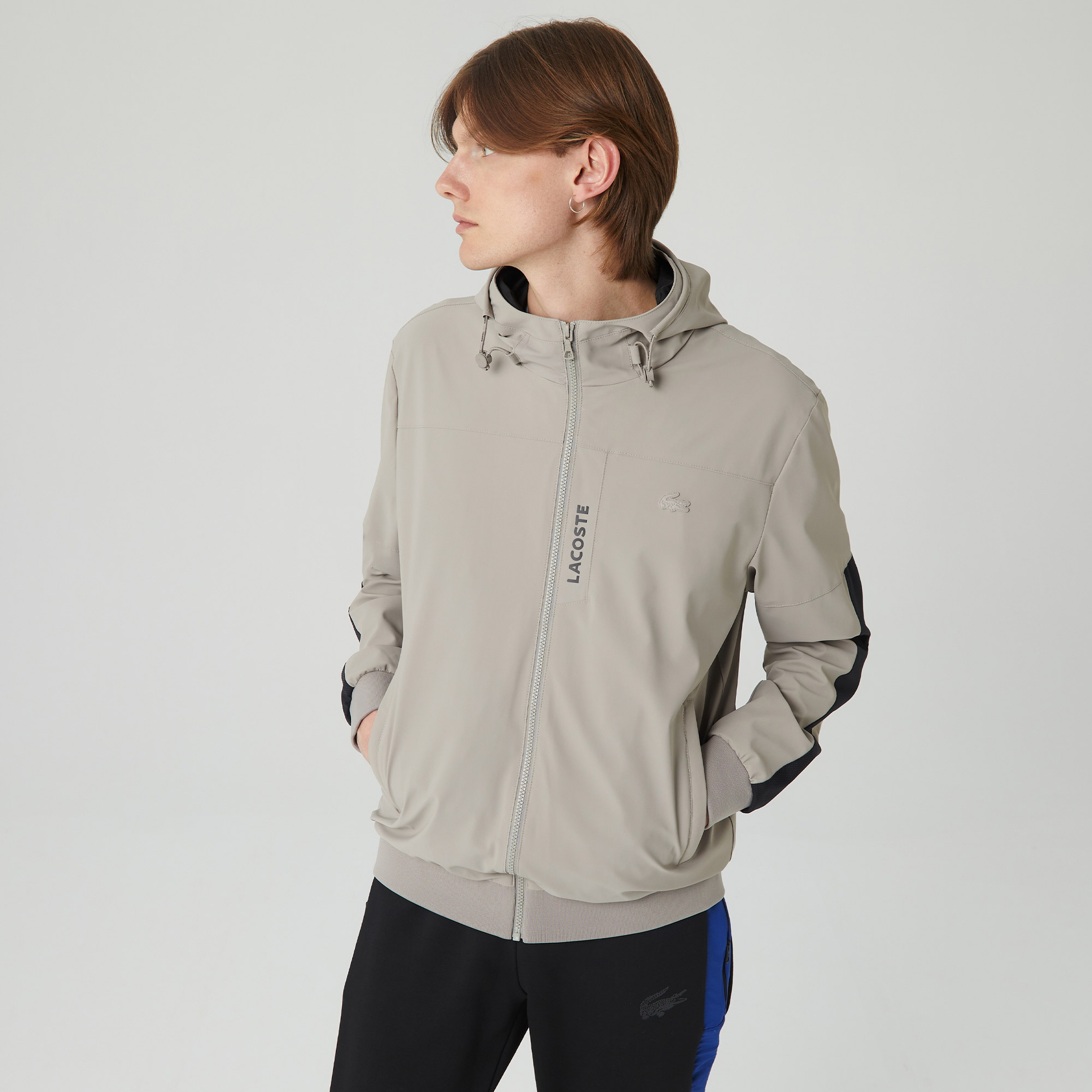 Lacoste Erkek Kapüşonlu Suya Dayanıklı Renk Bloklu Bej Yağmurluk