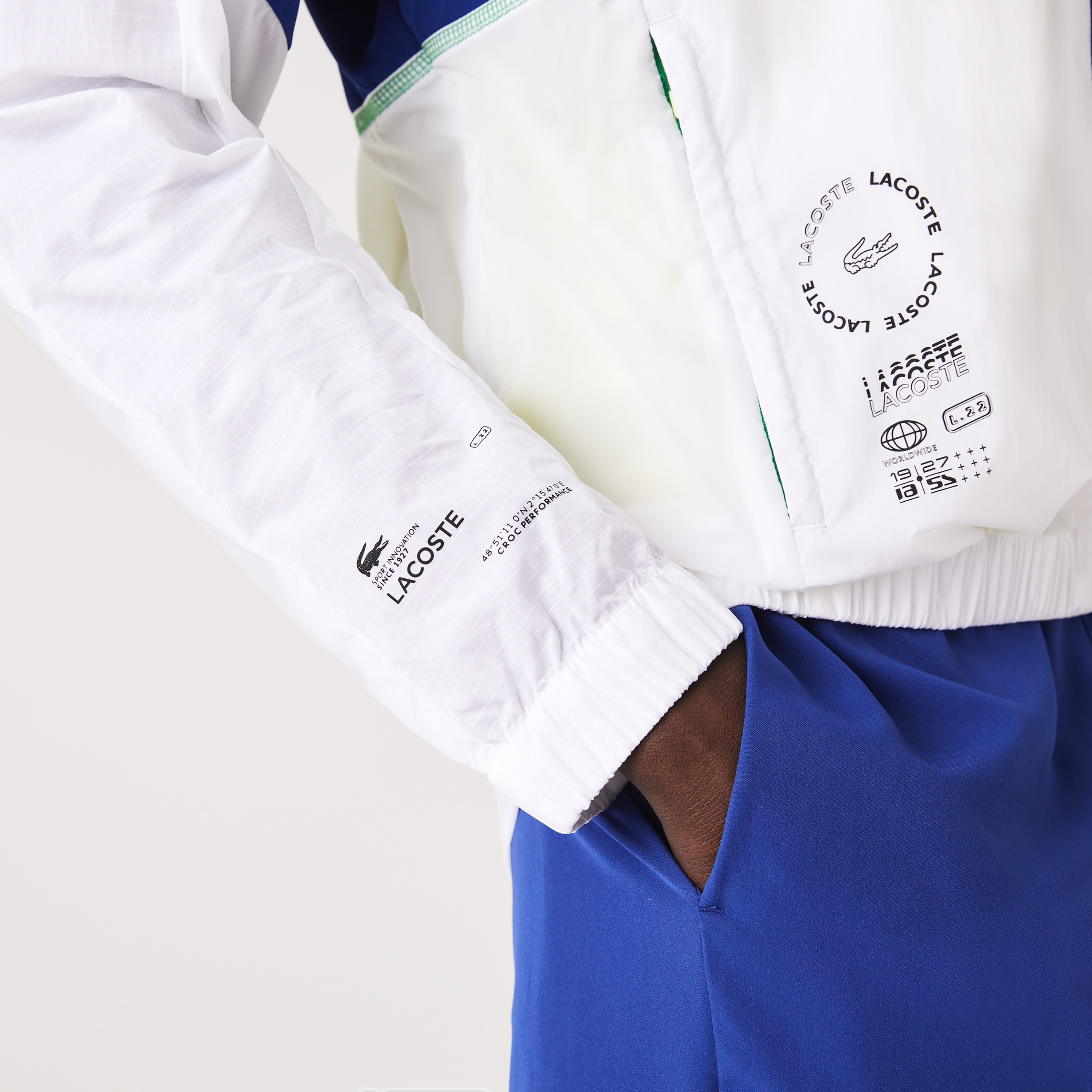 Lacoste SPORT Erkek Kapüşonlu Baskılı Beyaz Mont