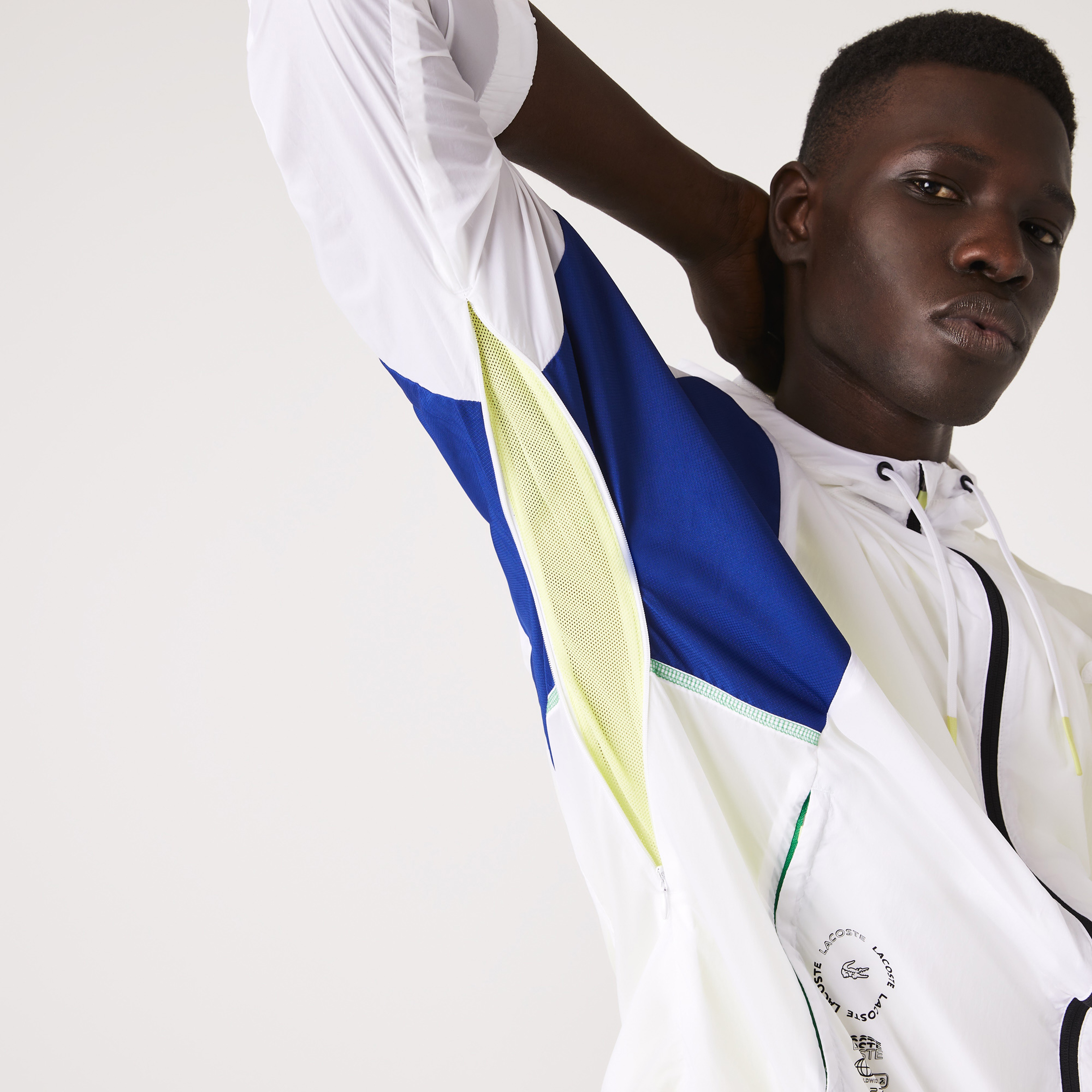 Lacoste SPORT Erkek Kapüşonlu Baskılı Beyaz Mont