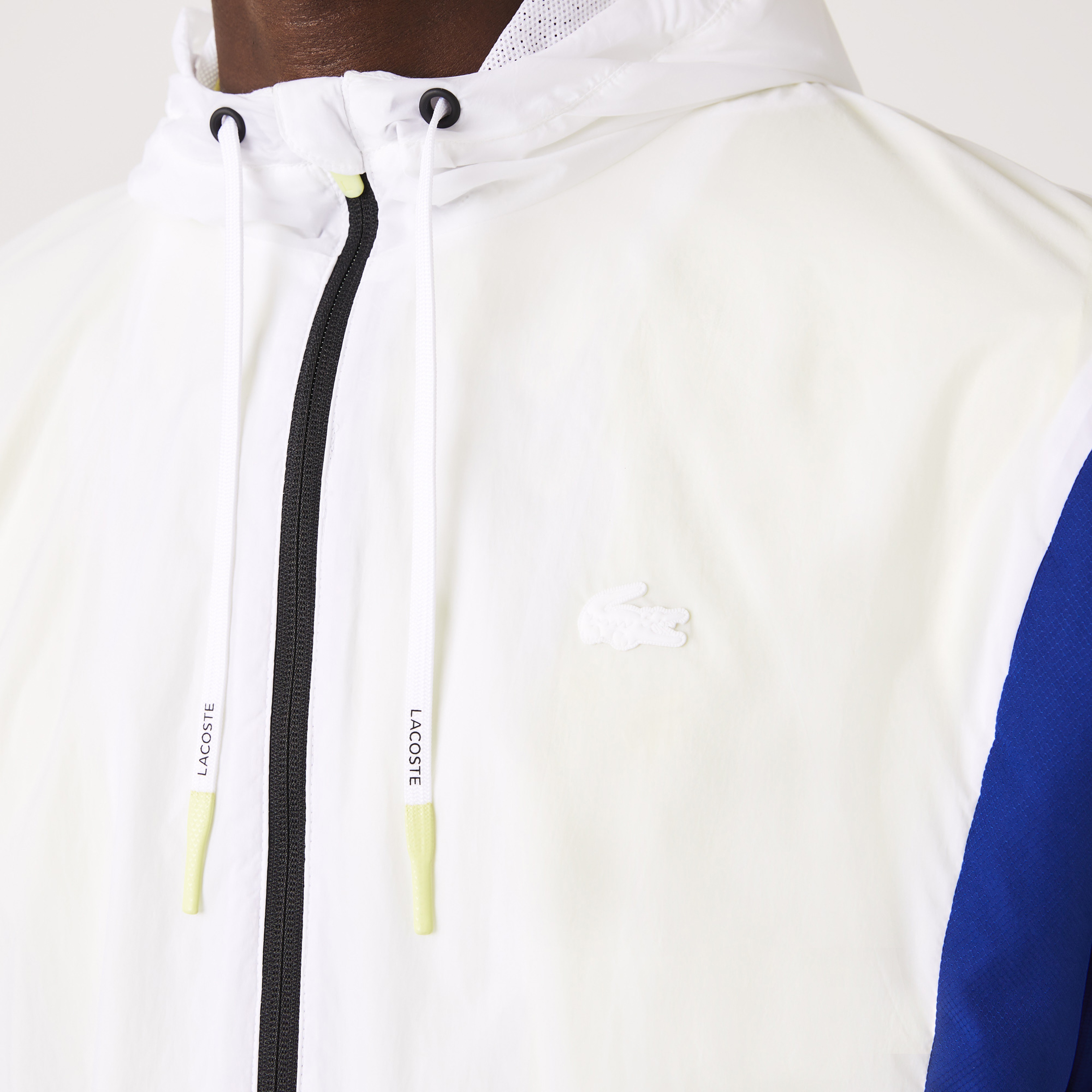 Lacoste SPORT Erkek Kapüşonlu Baskılı Beyaz Mont