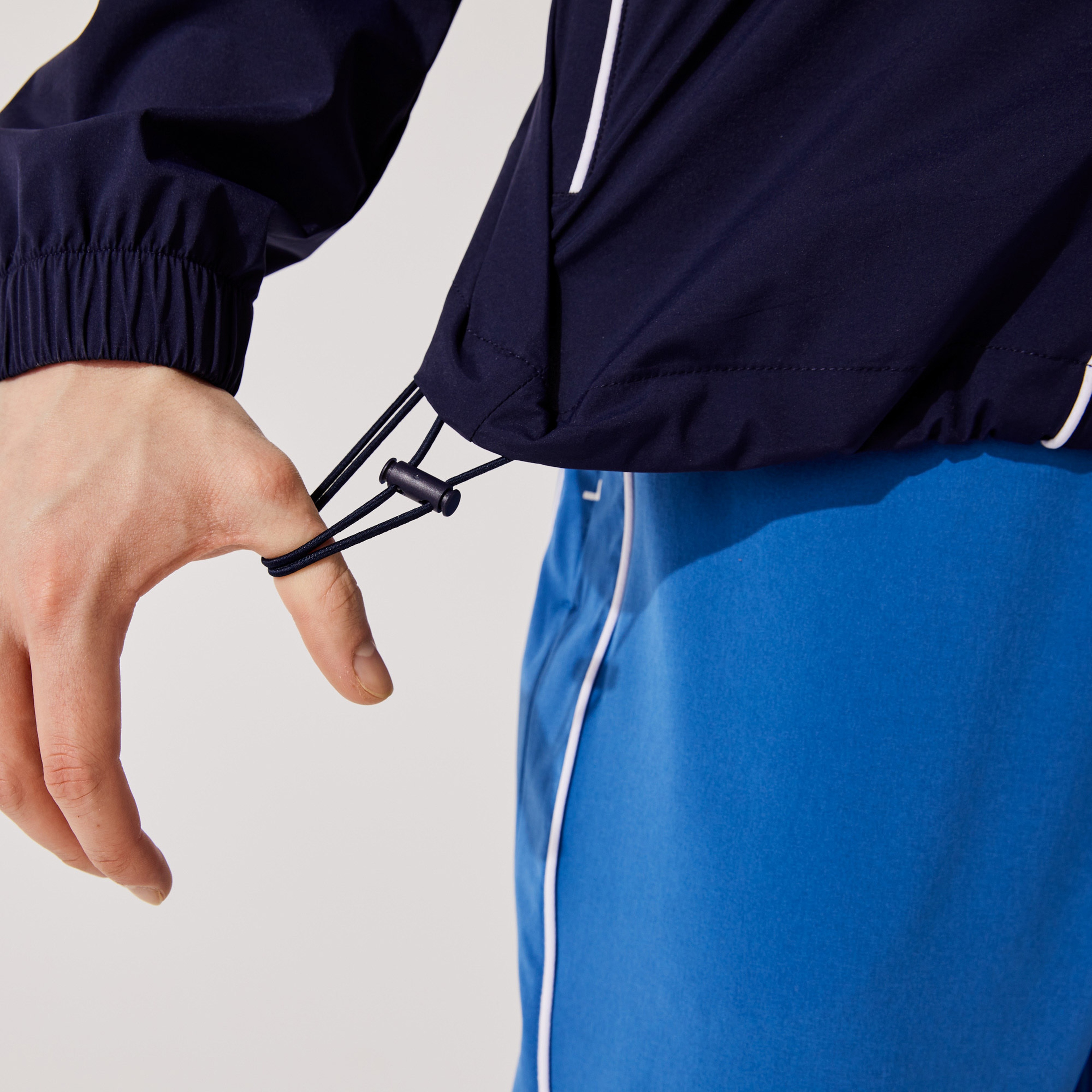 Lacoste SPORT Erkek Kapüşonlu Fermuarlı Baskılı Lacivert Mont