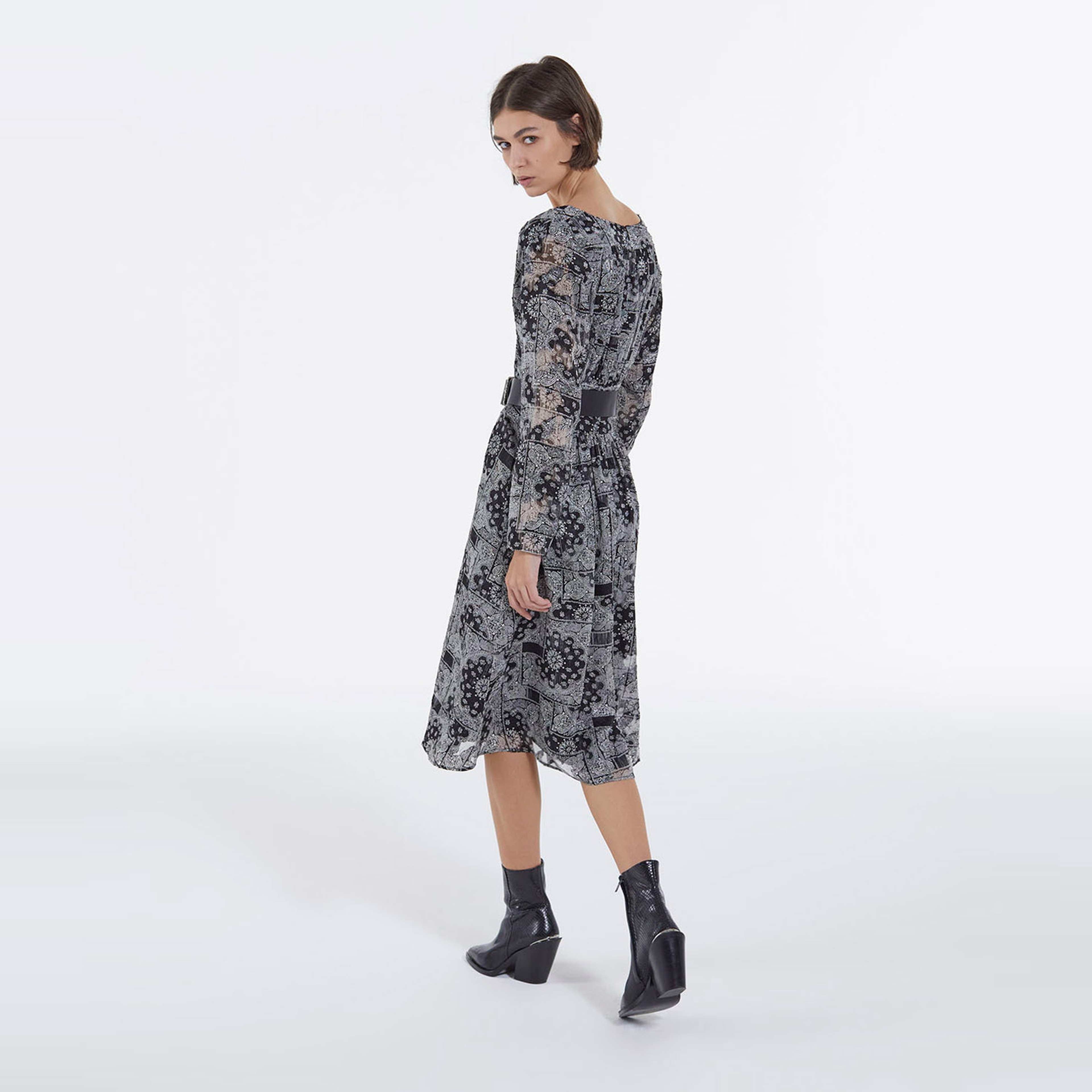 DESENLİ KADIN SİYAH ELBİSE