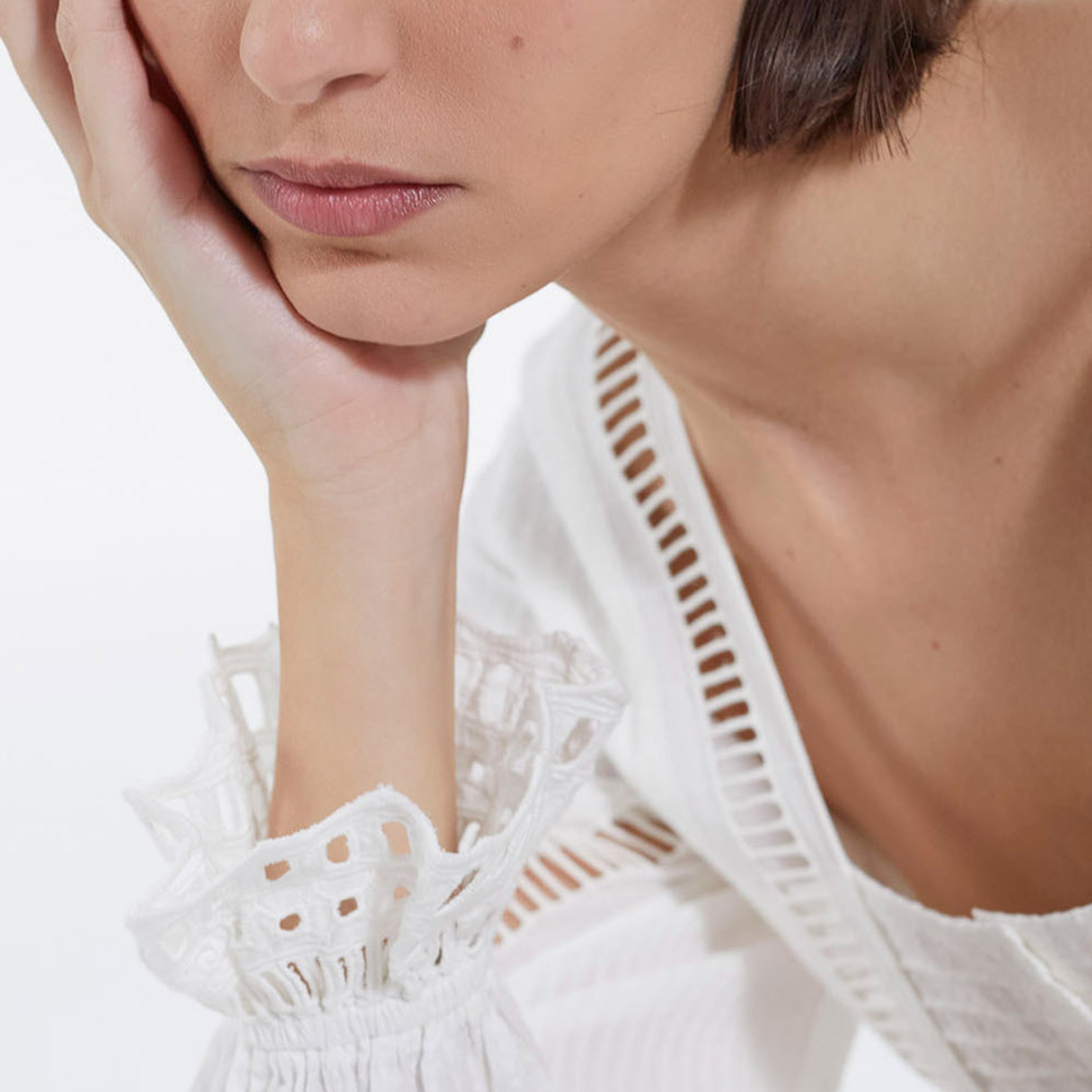 KADIN İŞLEMELİ BEYAZ ELBİSE