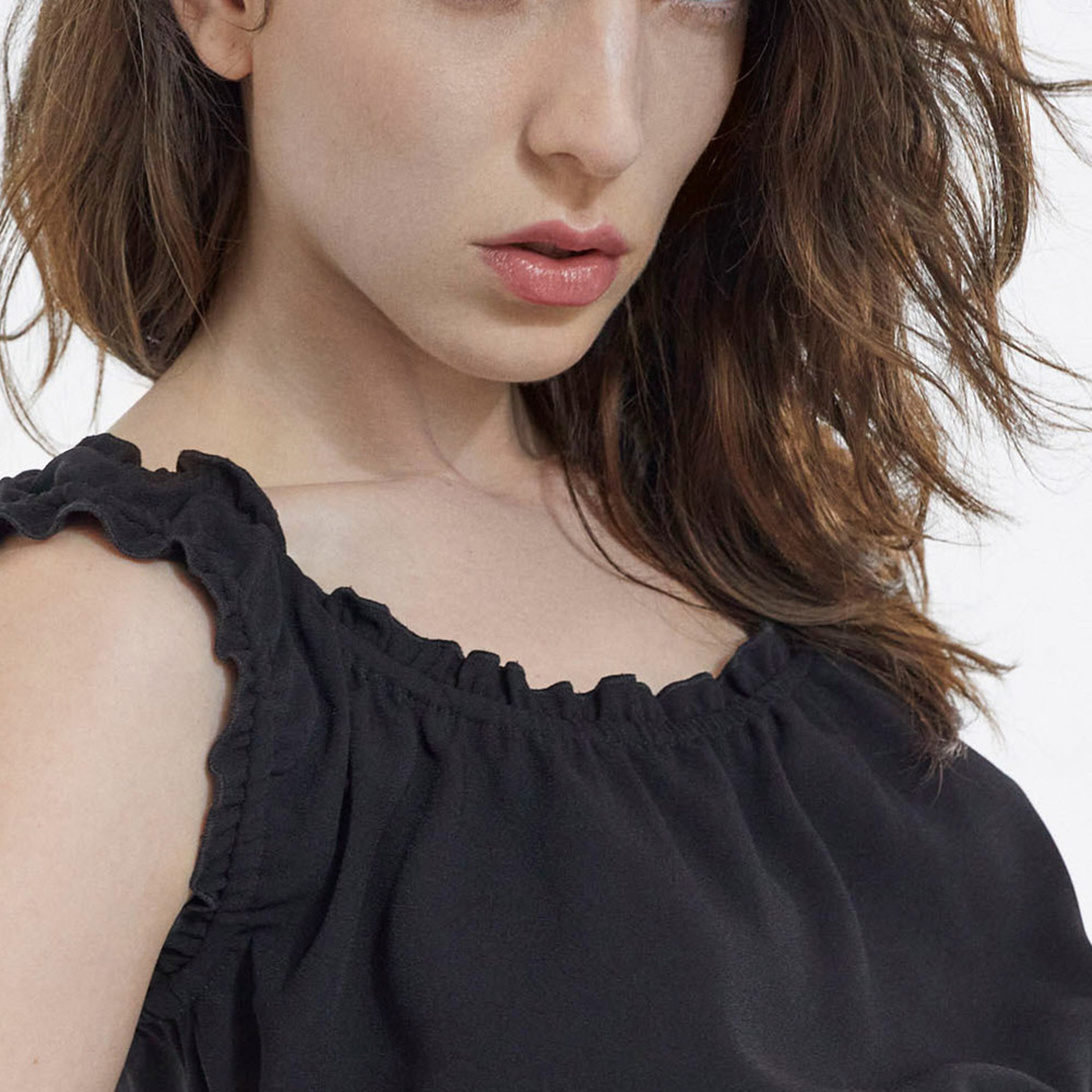 KADIN BALON KOLLU SİYAH T-SHIRT