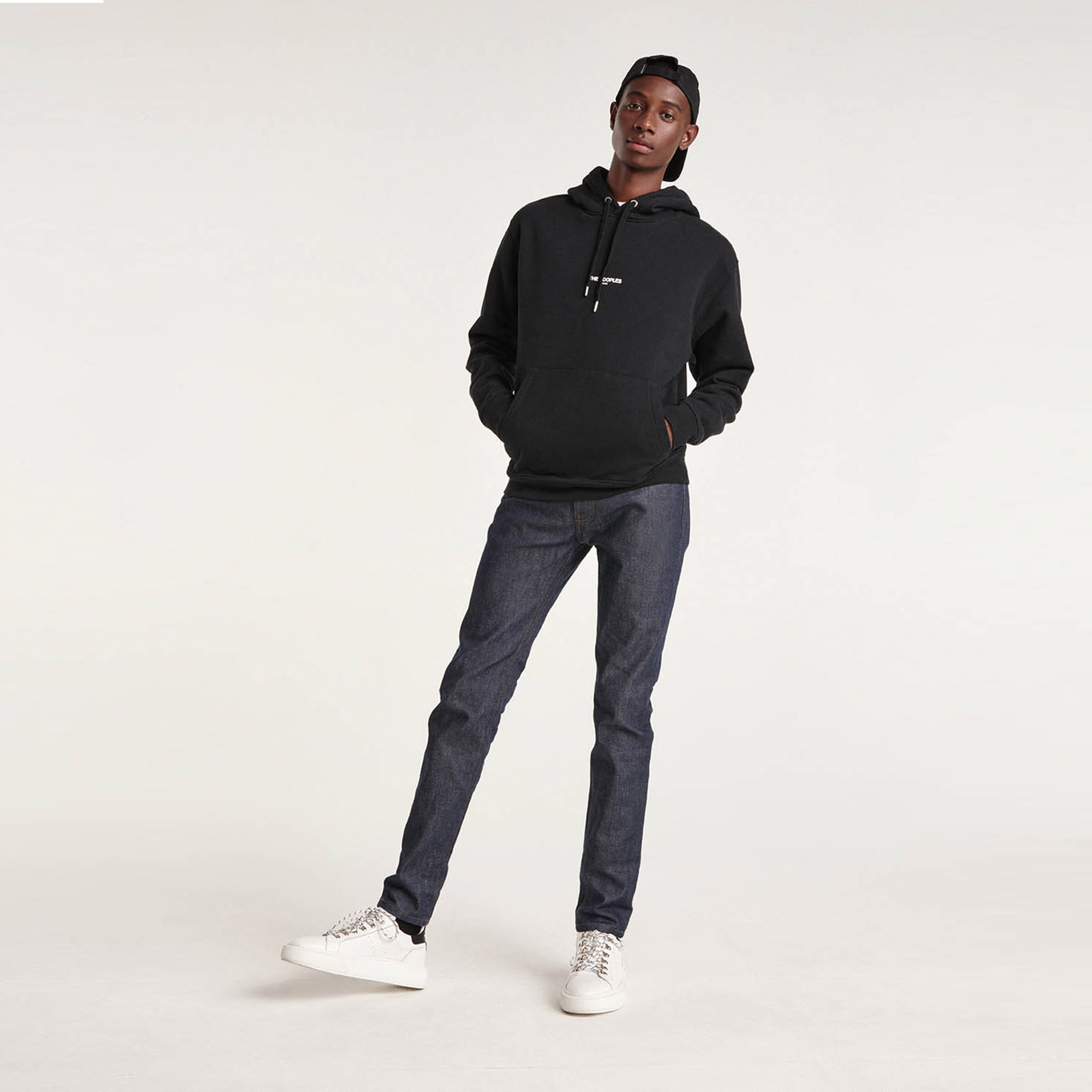 ERKEK KAPÜŞONLU LOGO BASKILI SİYAH SWEATSHIRT