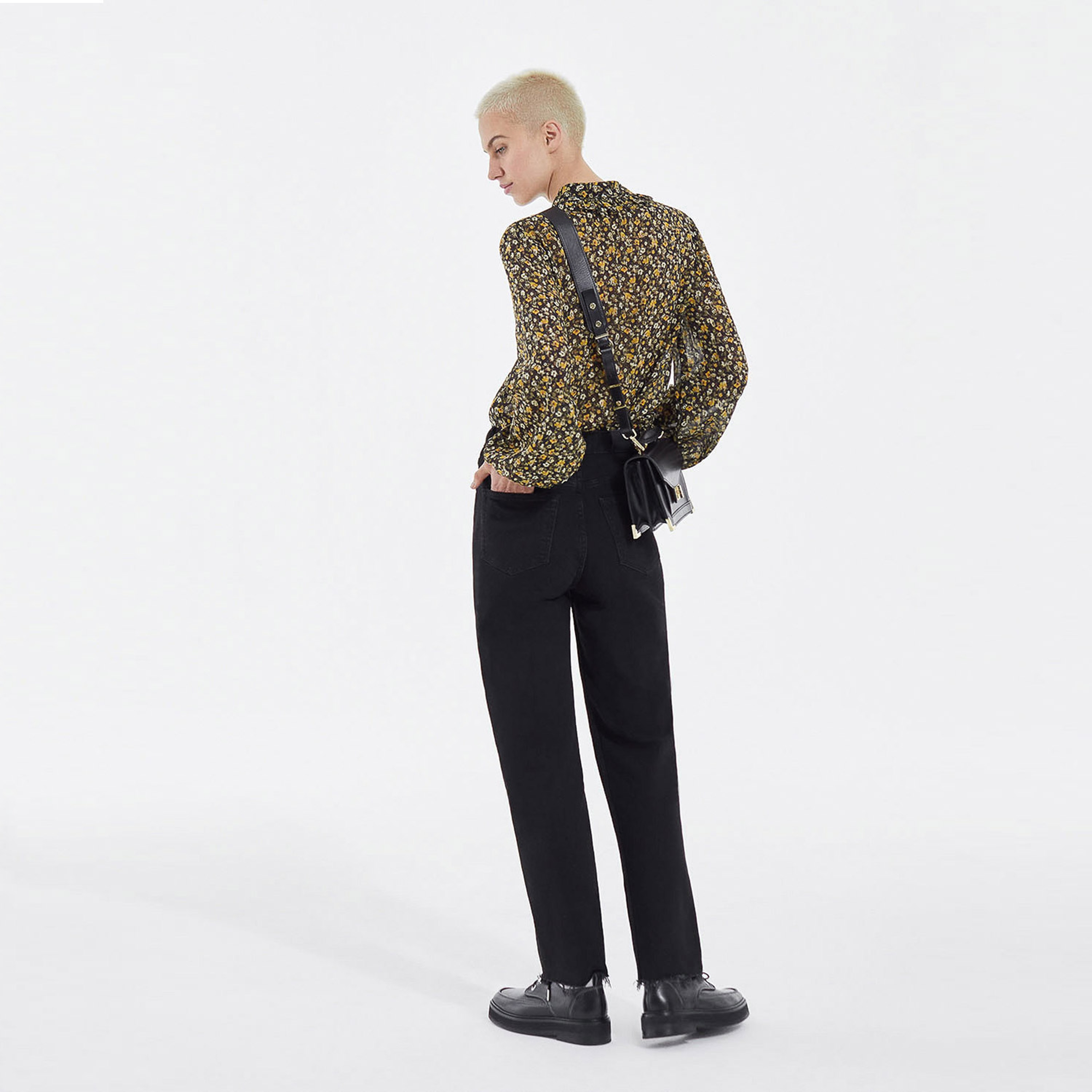 DESENLİ KADIN SİYAH BLUZ