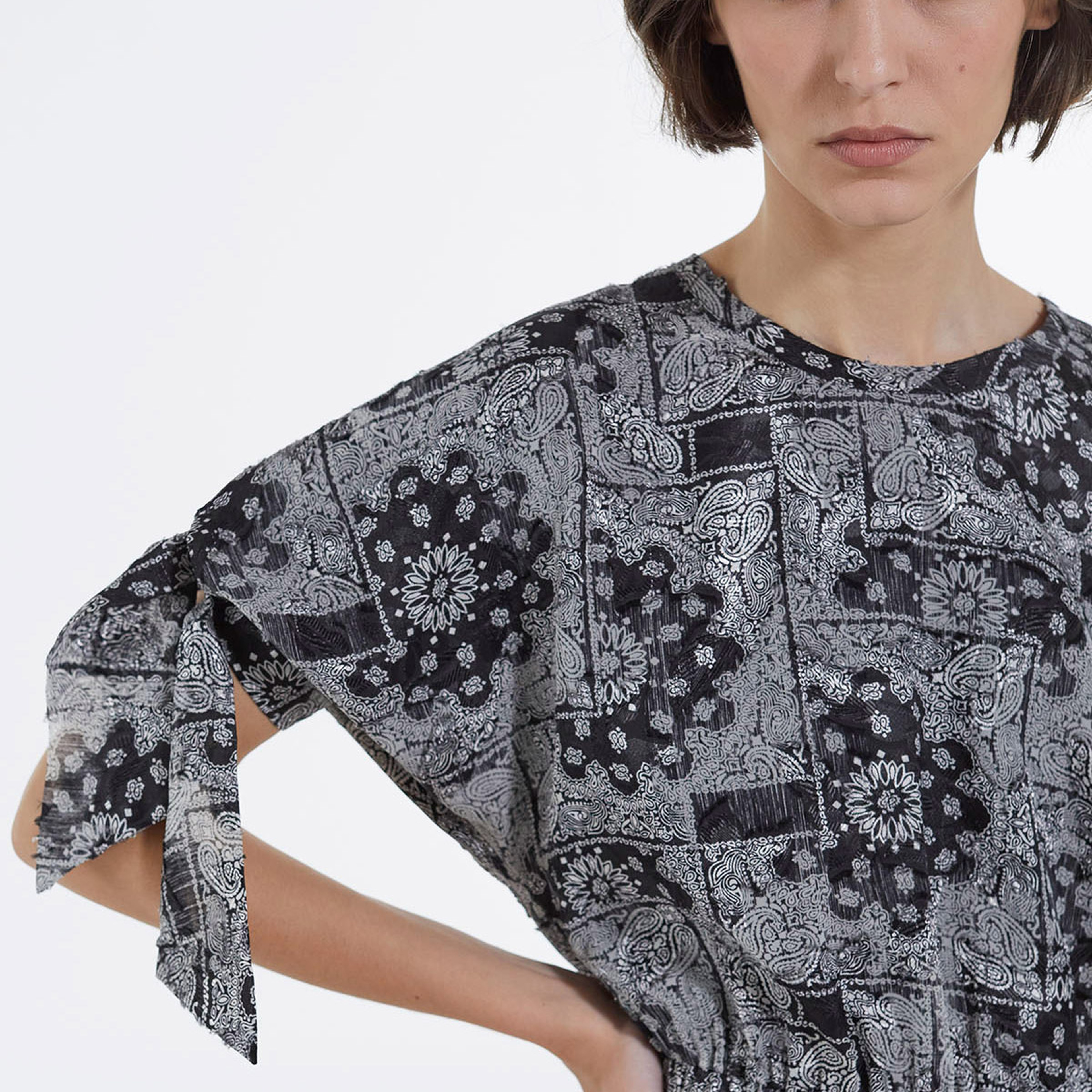 DESENLİ KADIN SİYAH ELBİSE