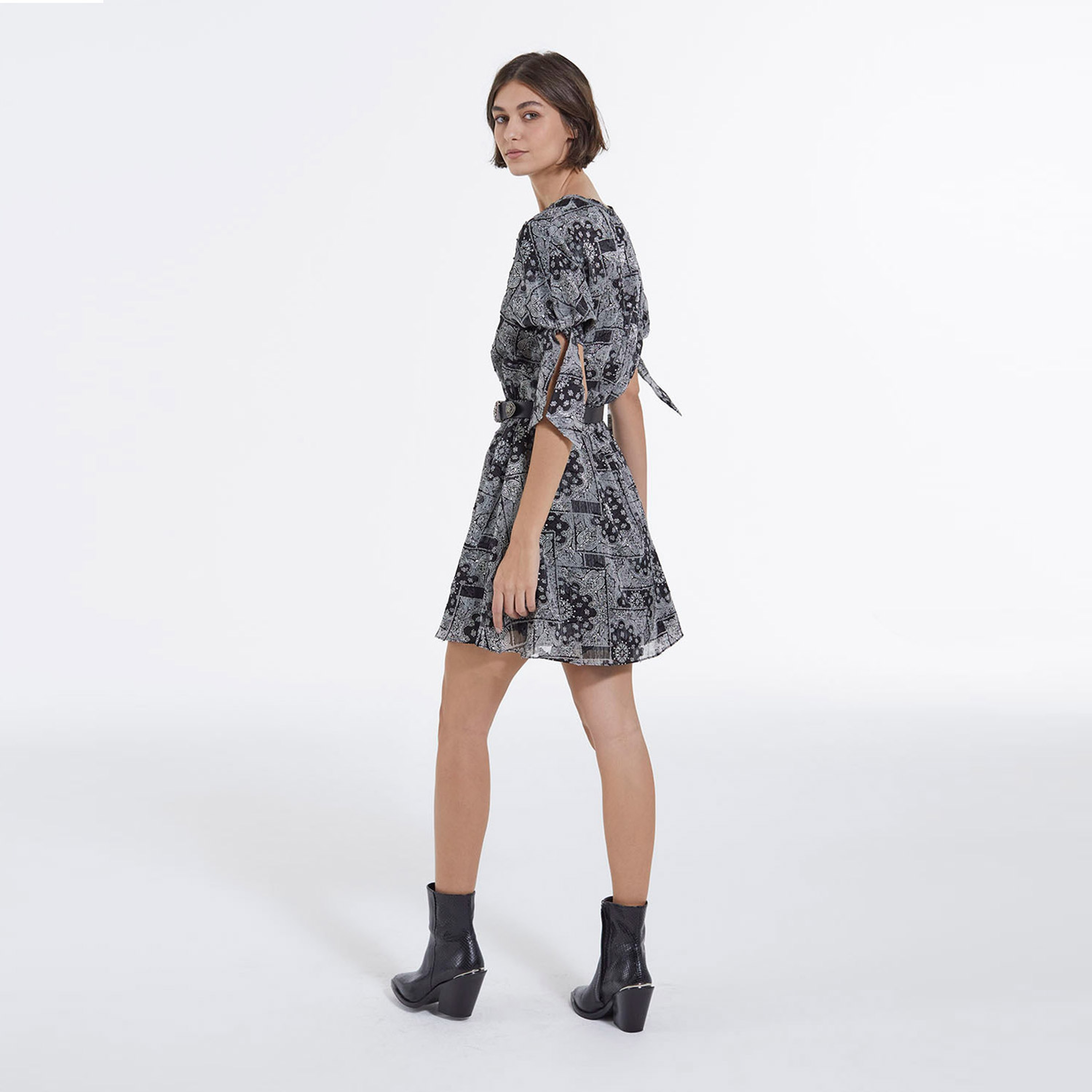 DESENLİ KADIN SİYAH ELBİSE