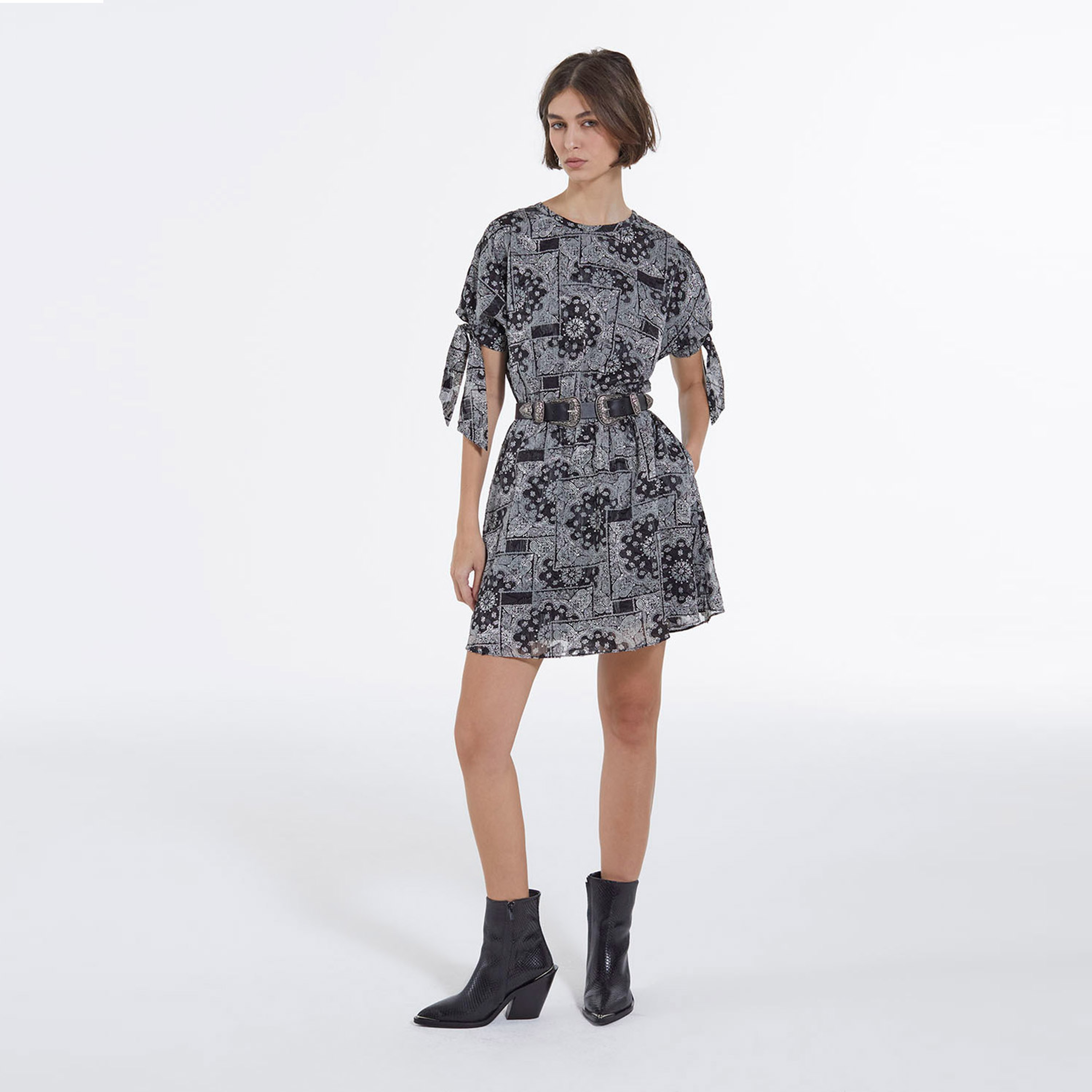 DESENLİ KADIN SİYAH ELBİSE