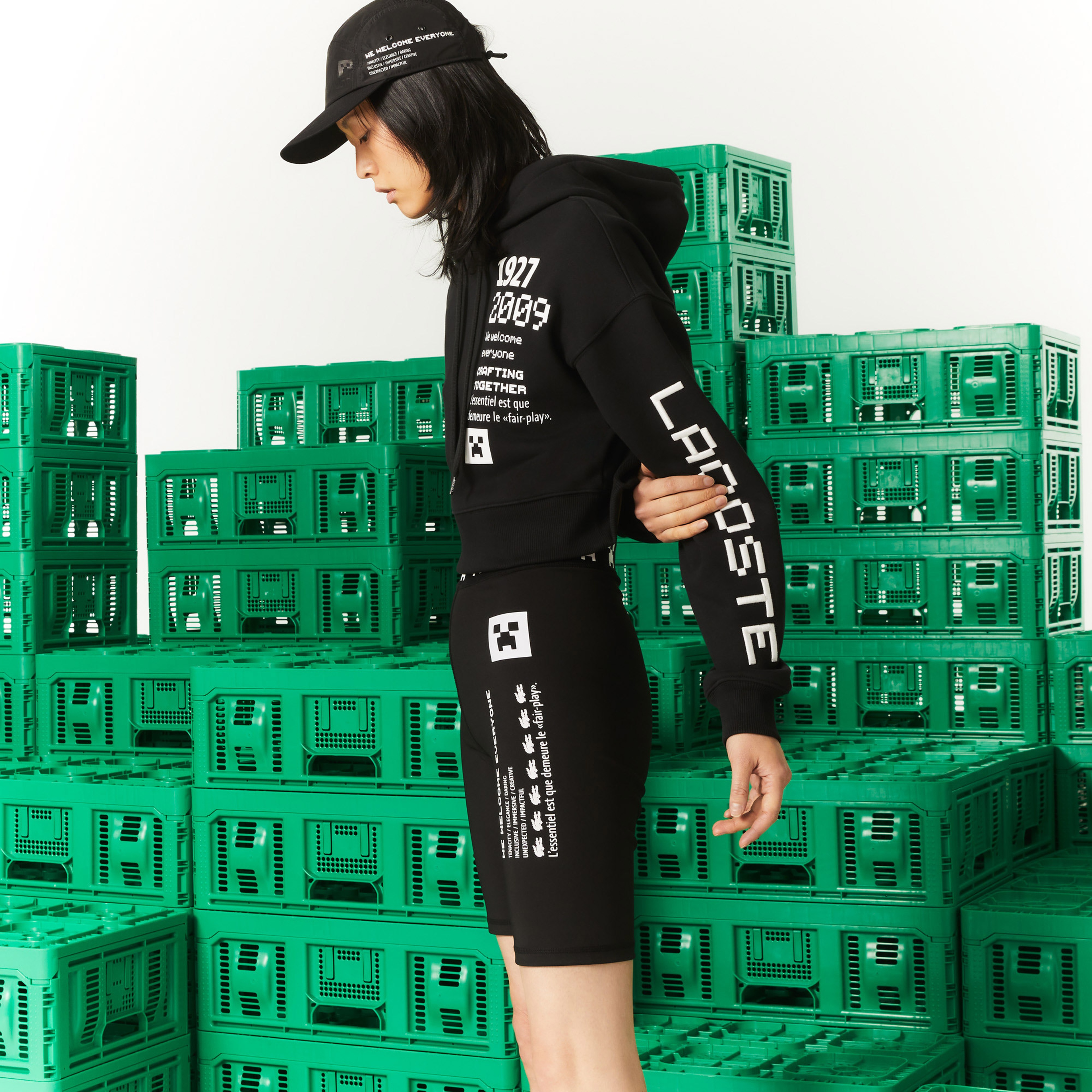Lacoste X Minecraft Kadın Relaxed Fit Kapüşonlu Baskılı Siyah Sweatshirt