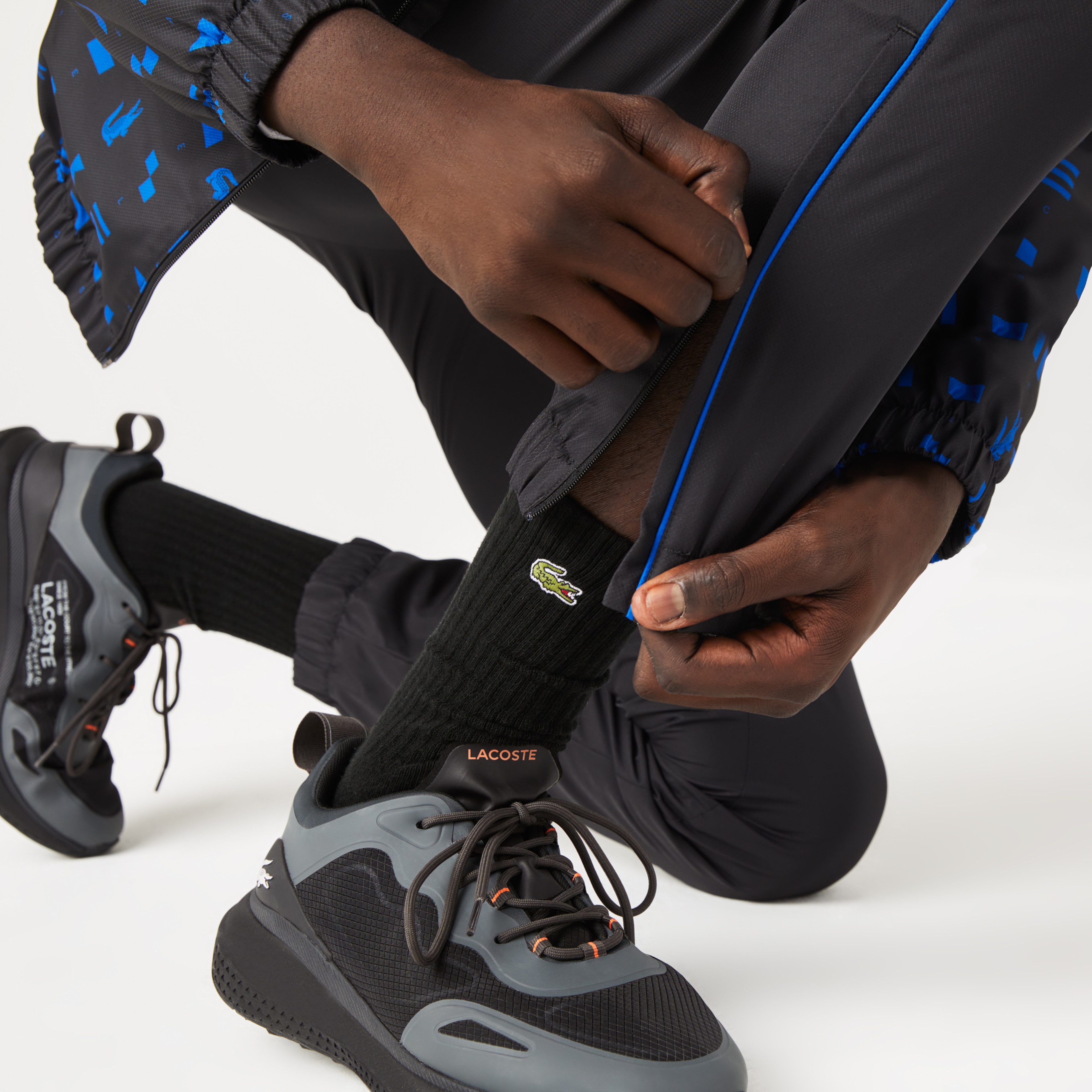 Lacoste SPORT Erkek Regular Fit Uzun Kollu Kapüşonlu Desenli Beyaz Eşofman Takımı