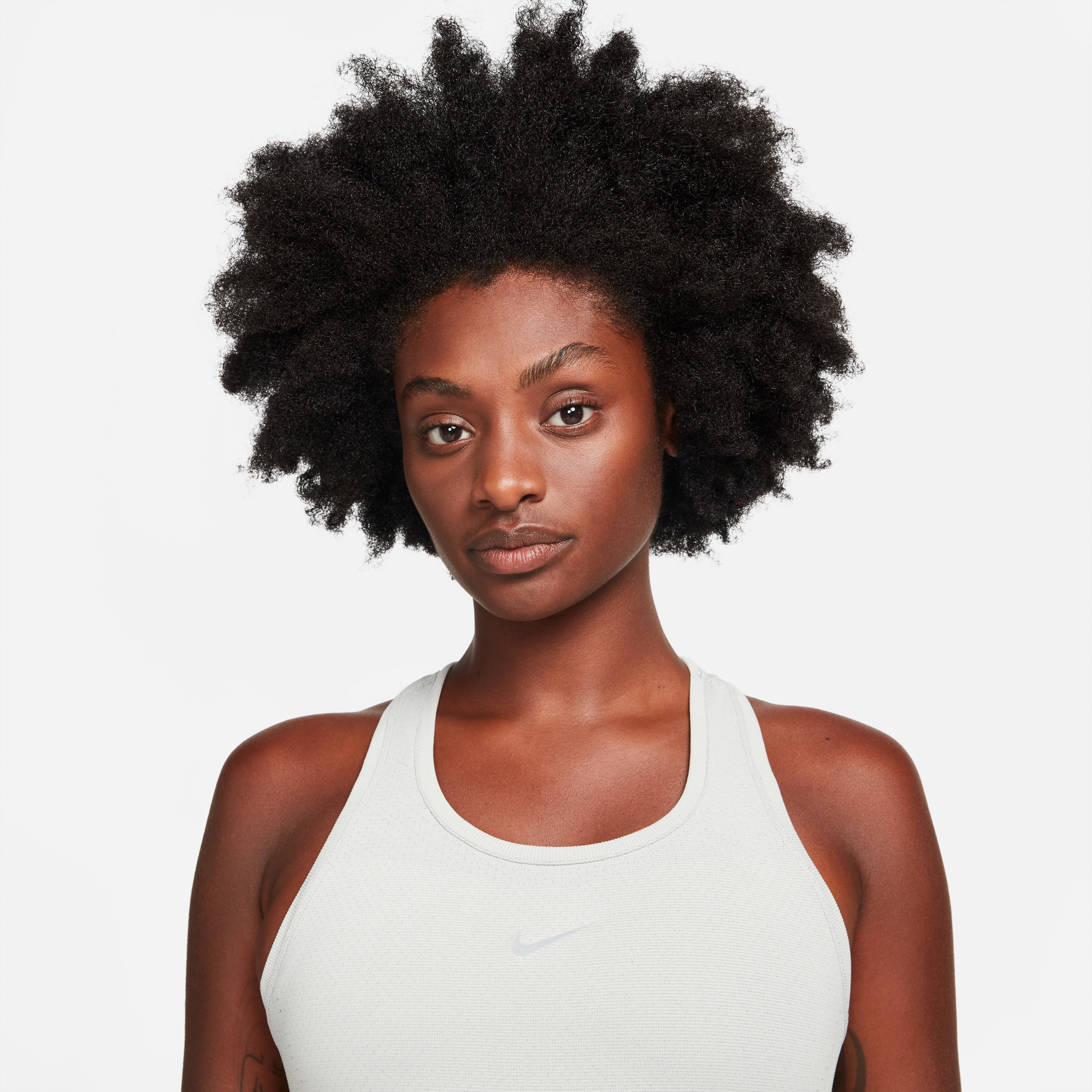 Nike Dri-Fit Adventage Aura Slim Kadın Gri T-Shirt