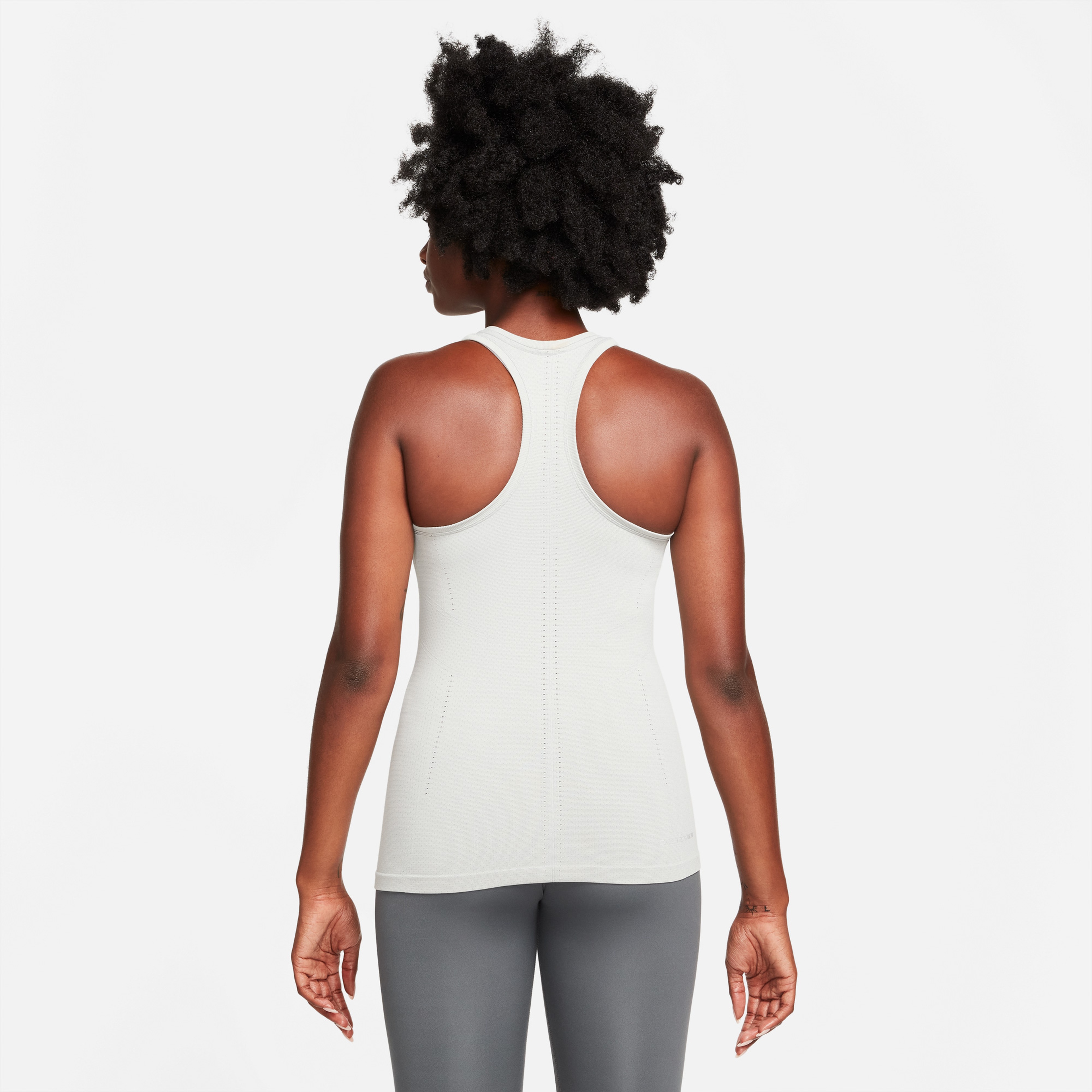 Nike Dri-Fit Adventage Aura Slim Kadın Gri T-Shirt