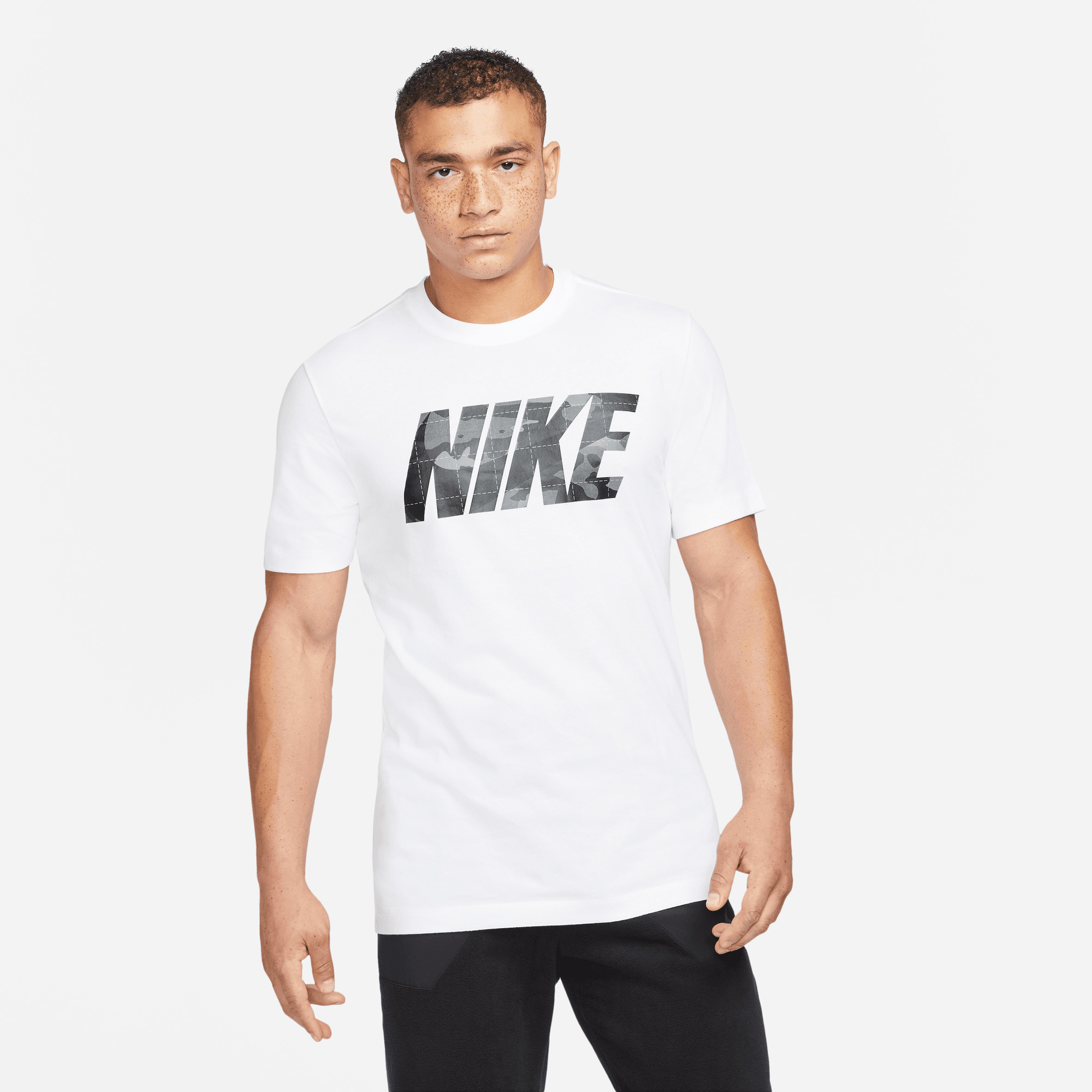 Nike Dri-FIT Camo Graphic Erkek Beyaz T-Shirt