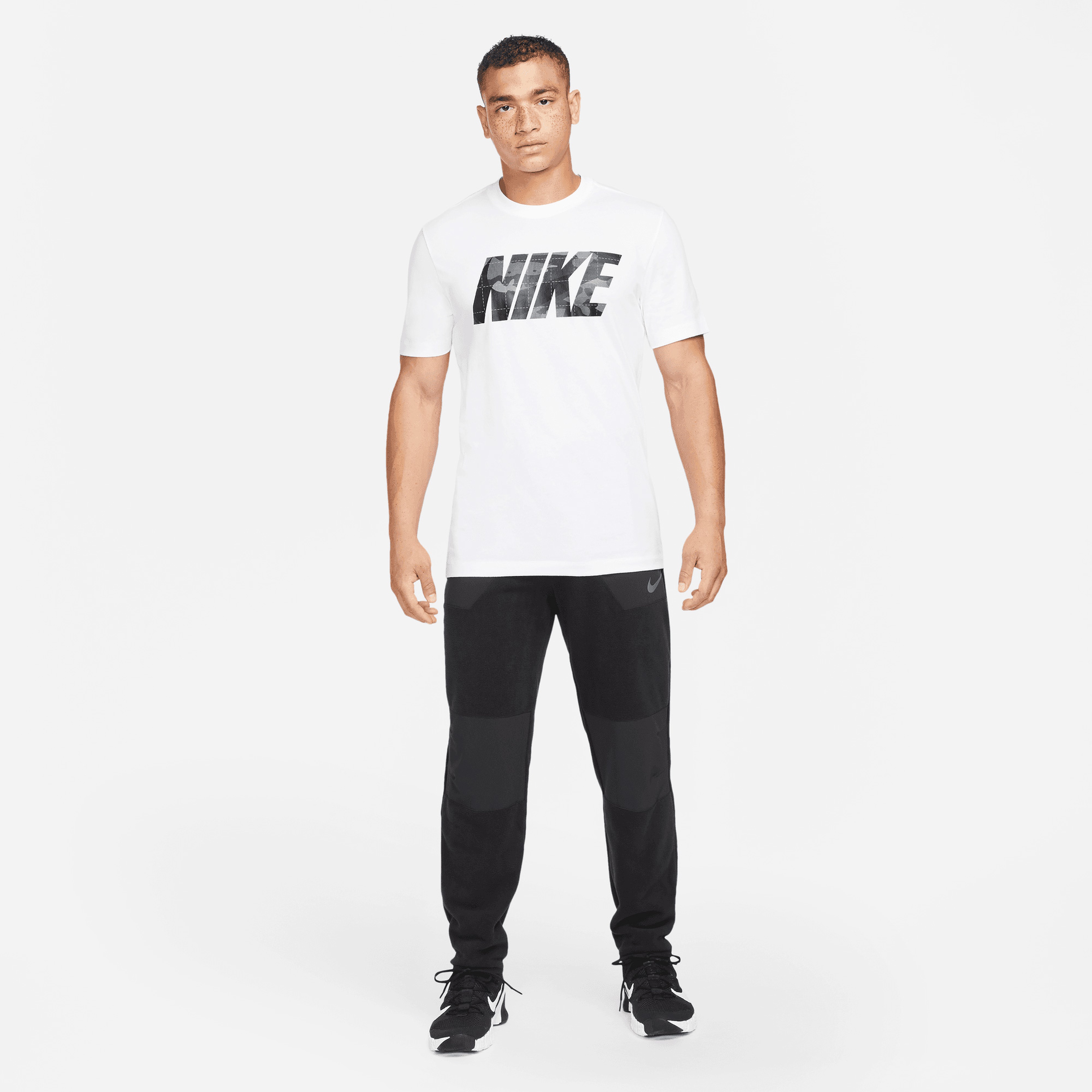 Nike Dri-FIT Camo Graphic Erkek Beyaz T-Shirt