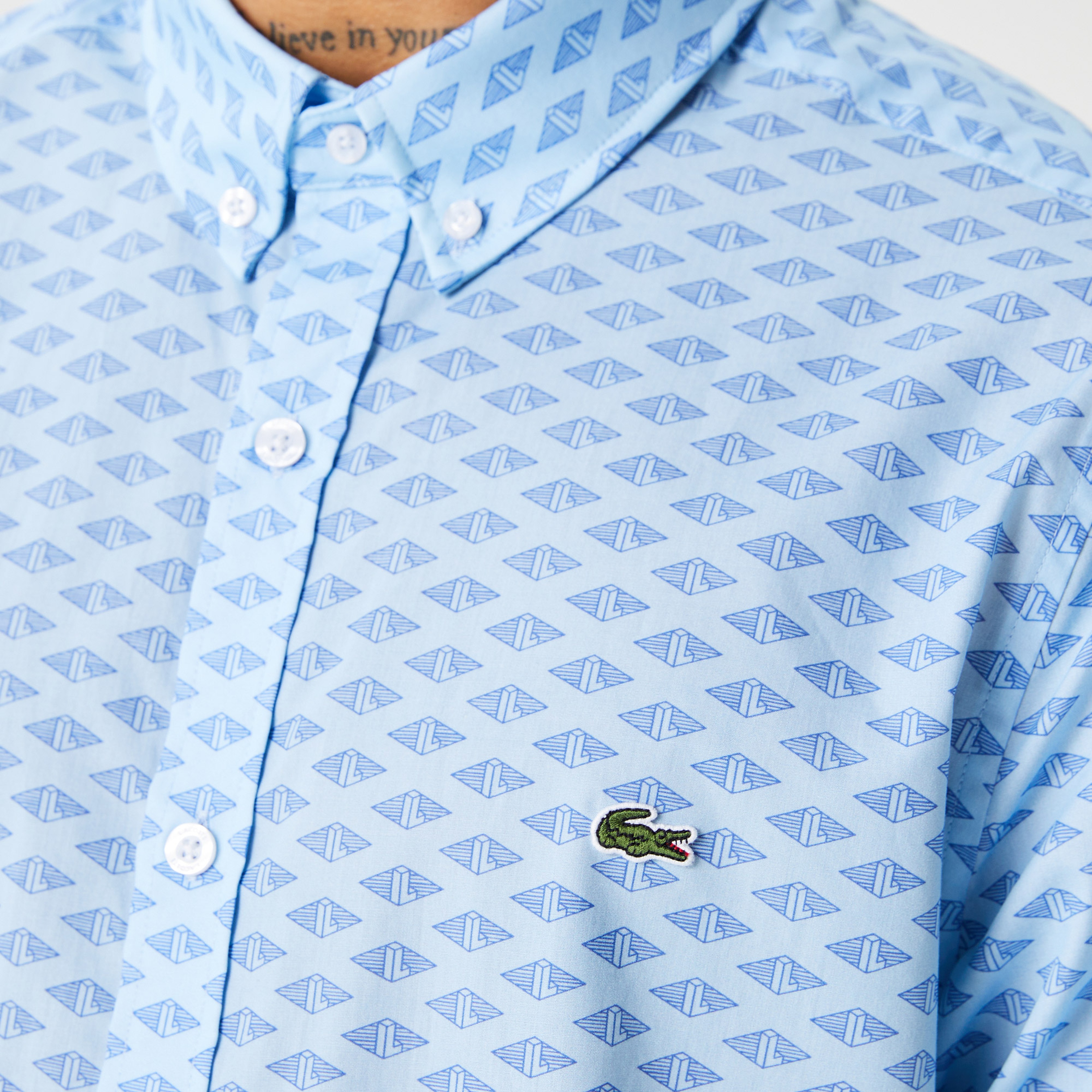 Erkek Slim Fit Düğmeli Yaka Monogram Mavi Gömlek