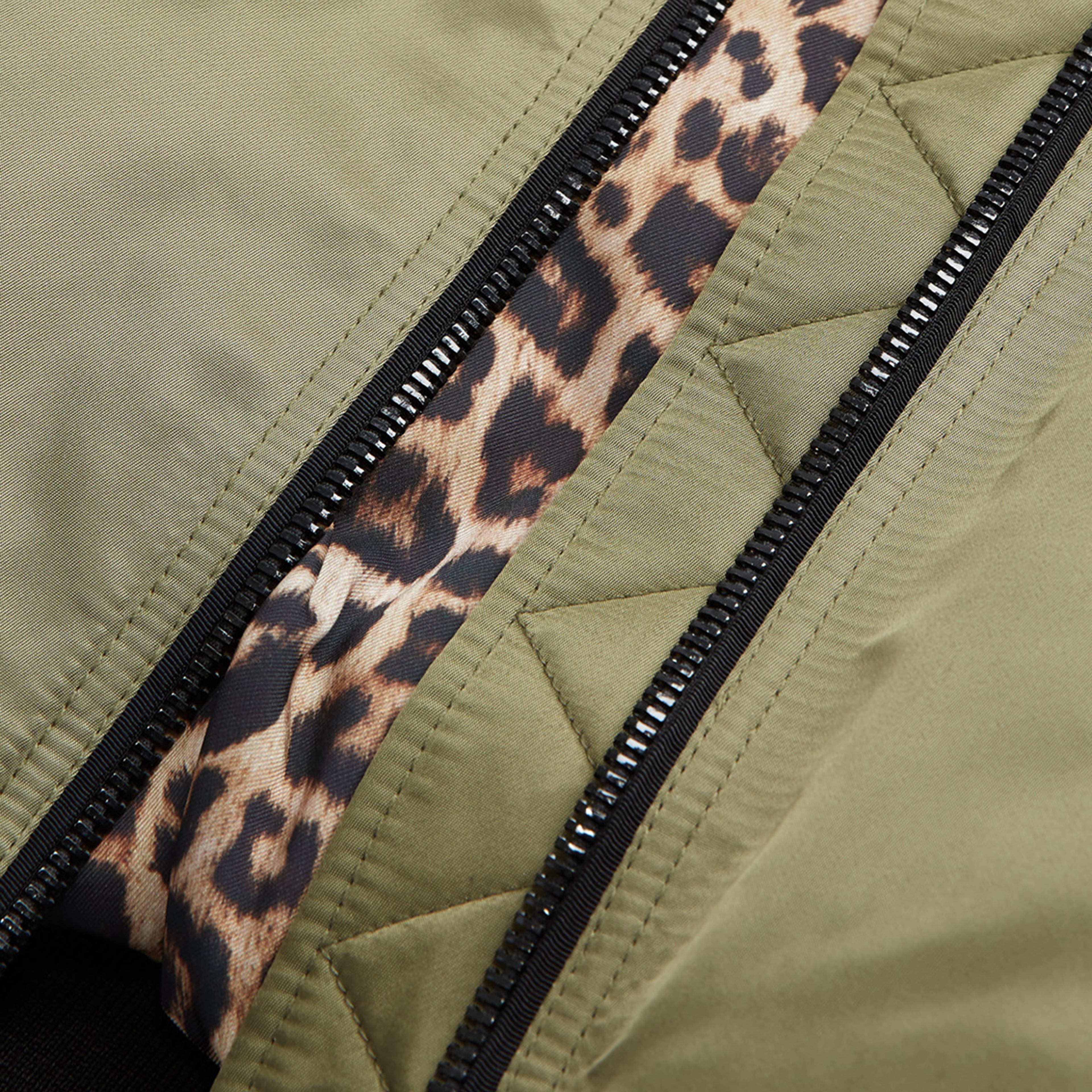 ERKEK LEOPAR ASTARLI HAKİ BOMBER CEKET