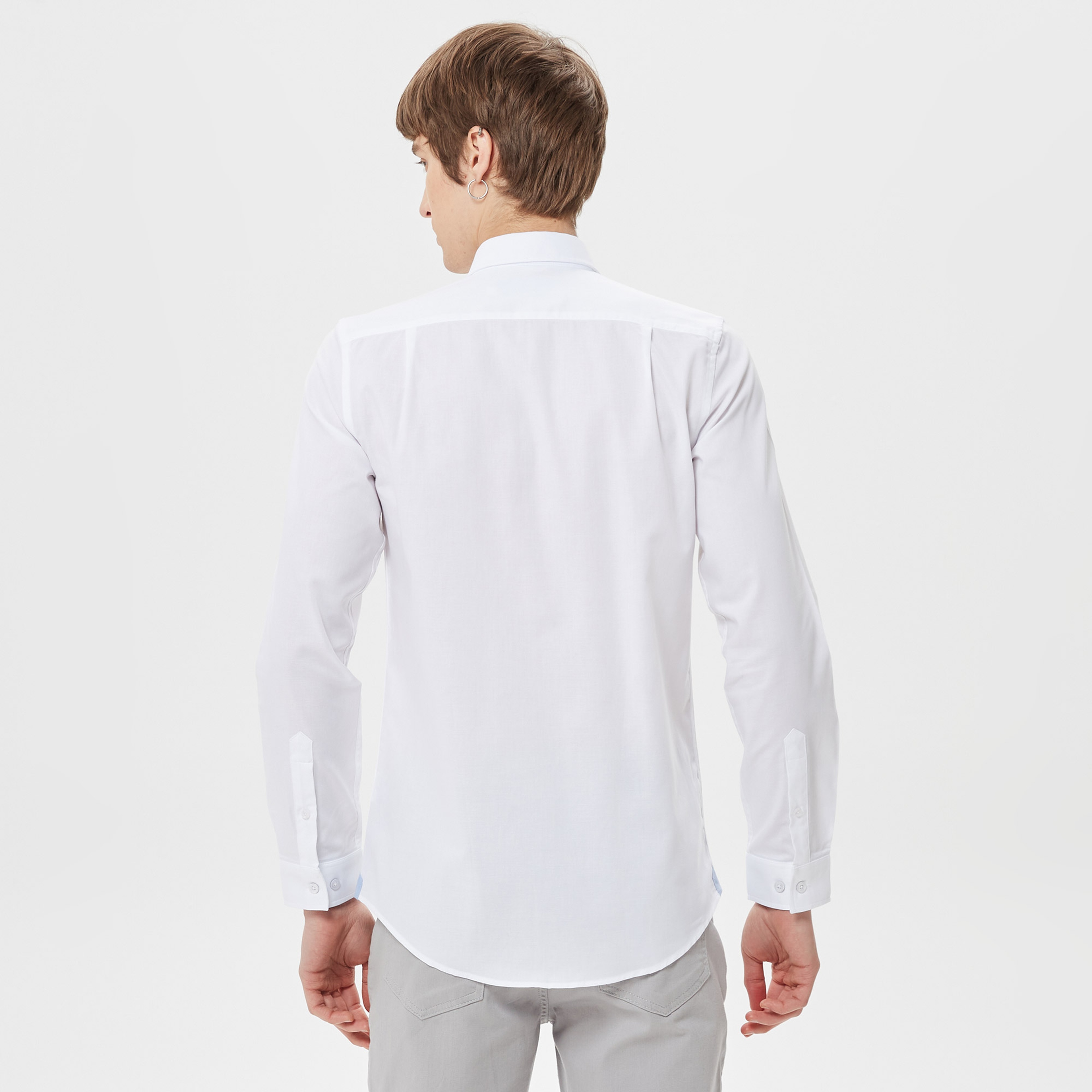 Erkek Slim Fit Düğmeli Yaka Beyaz Gömlek