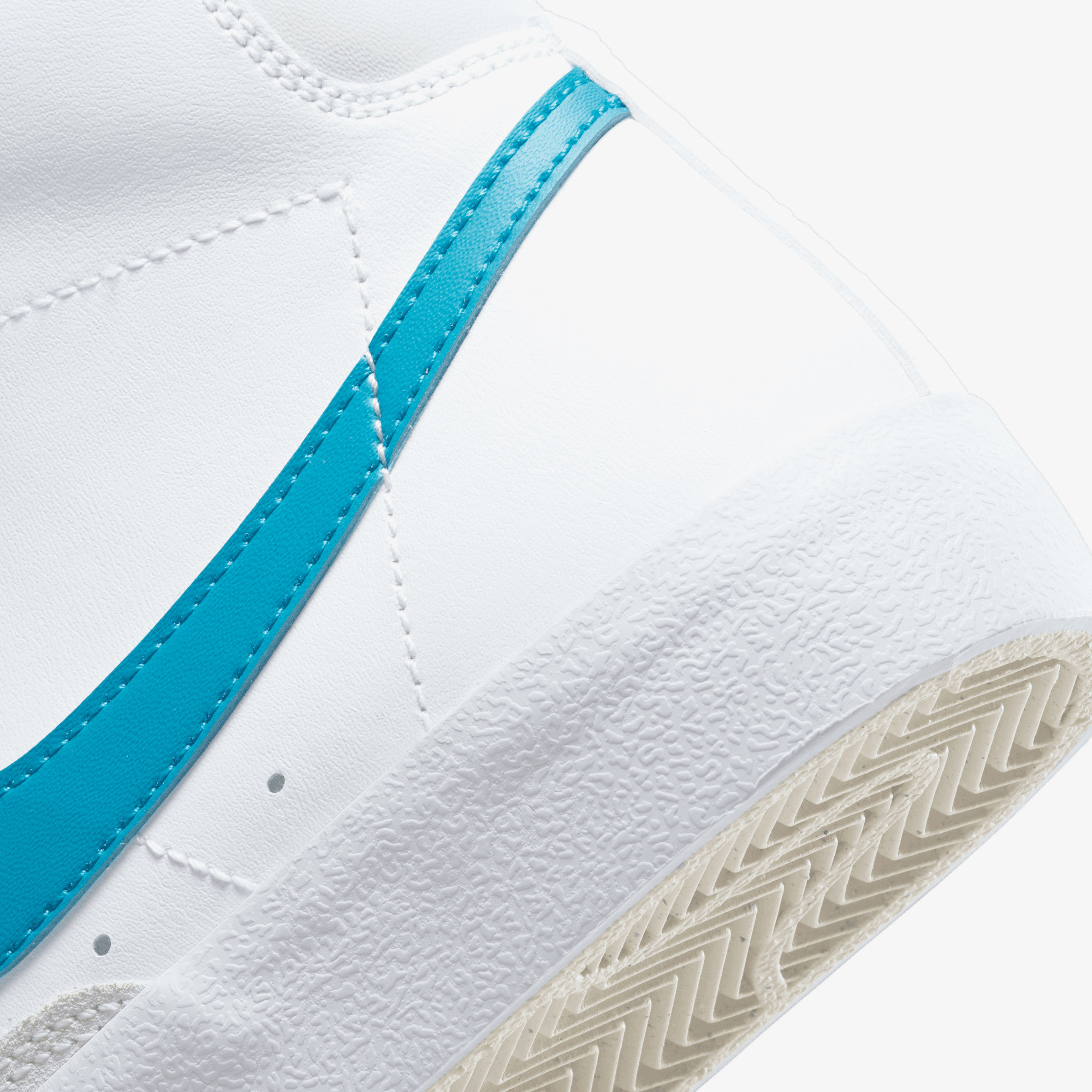 Nike Blazer Mid '77 Kadın Beyaz Spor Ayakkabı