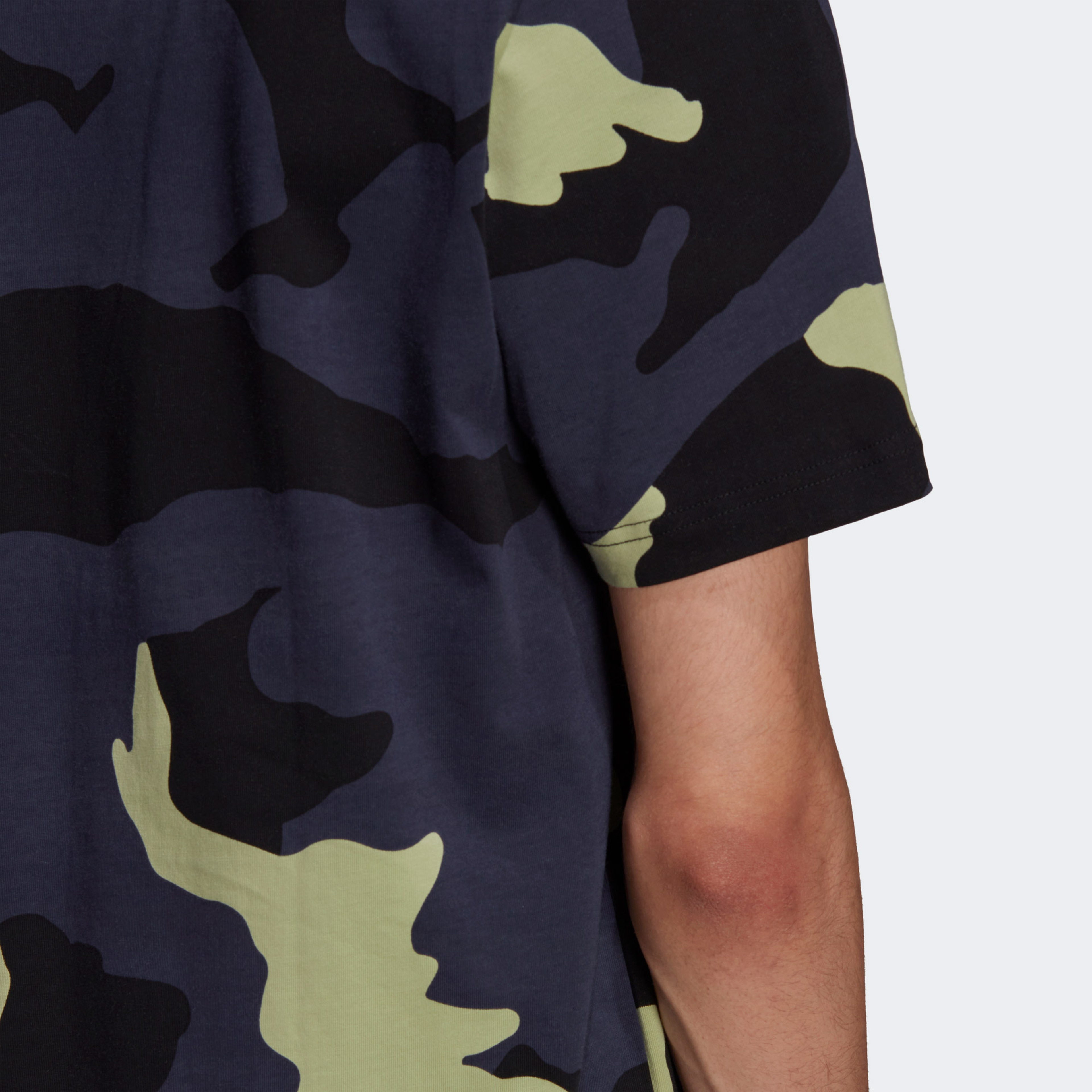 adidas Graphics Camo Erkek Lacivert T-Shirt