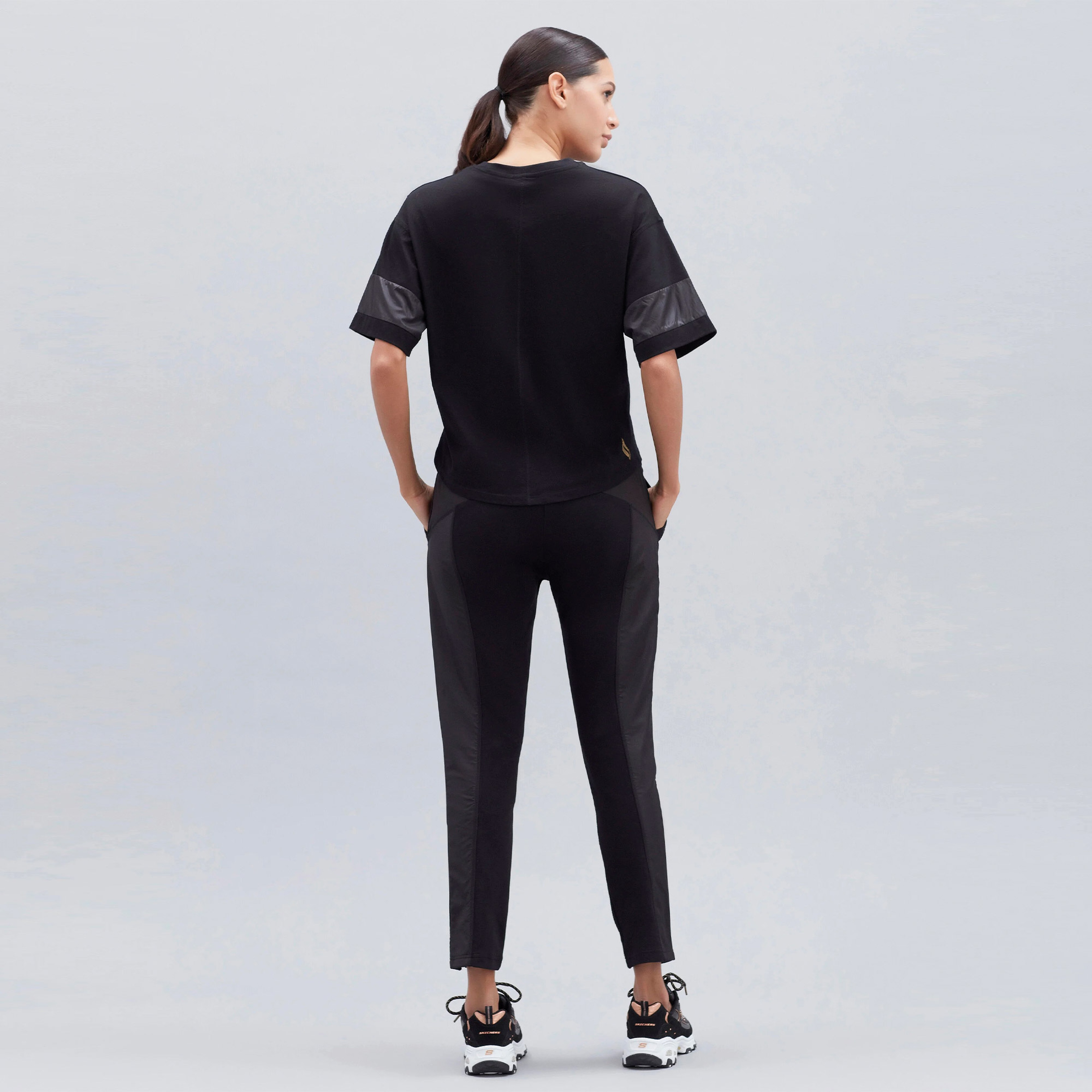 Skechers Capsule Coll Shiny Detailed Kadın Siyah T-Shirt