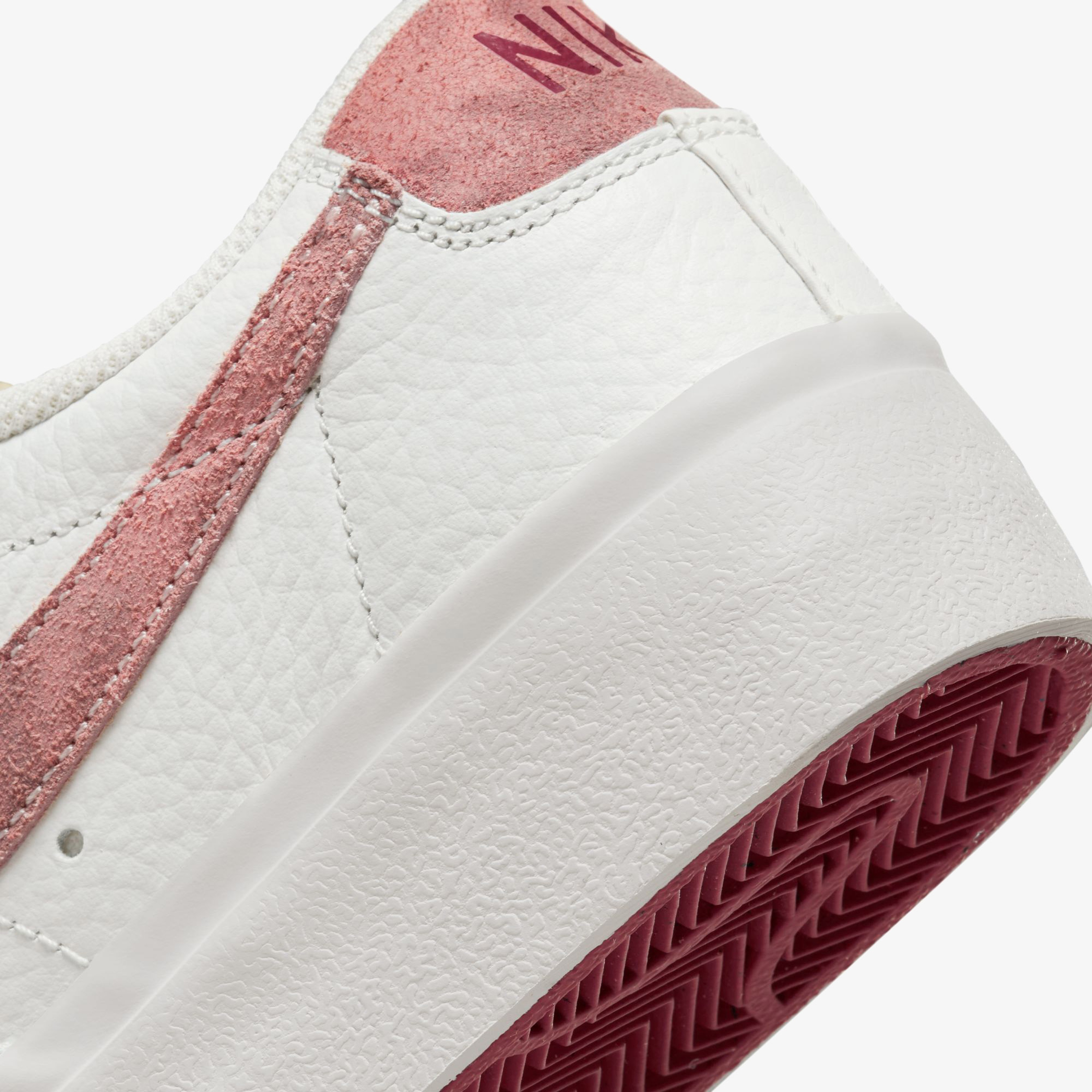 Nike Blazer Low Platform Kadın Beyaz Spor Ayakkabı