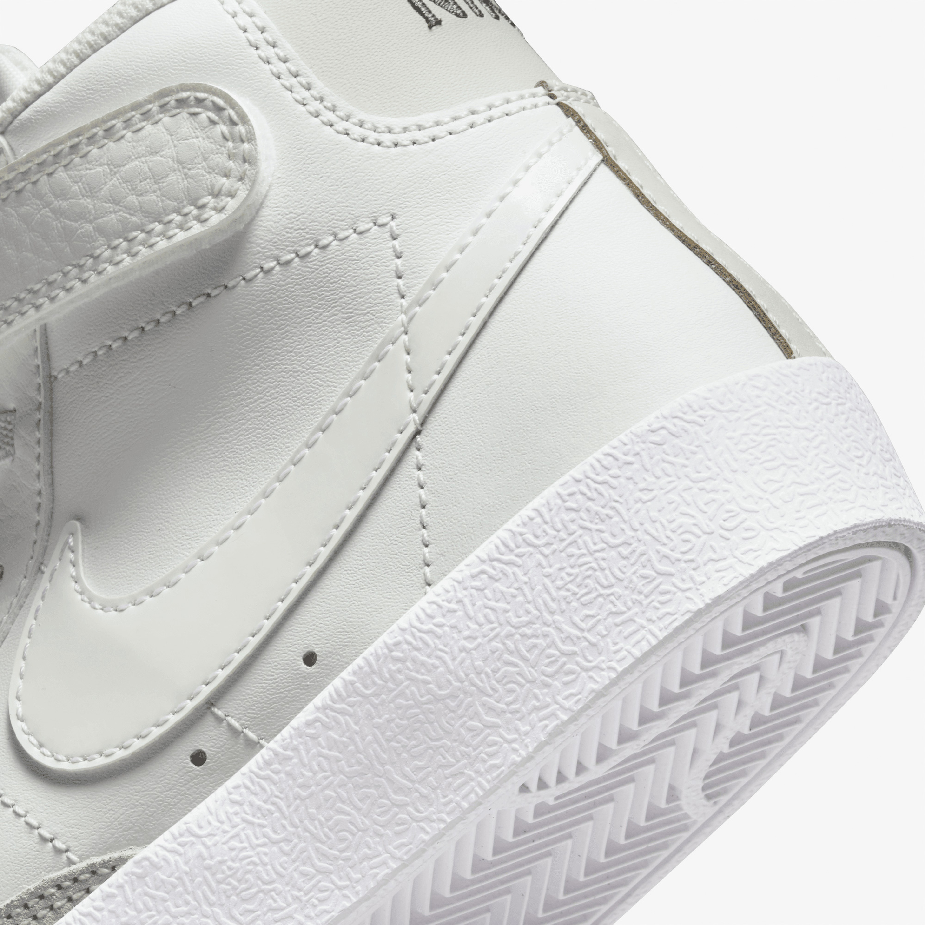 Nike Blazer Mid '77 Çocuk Beyaz Sneaker