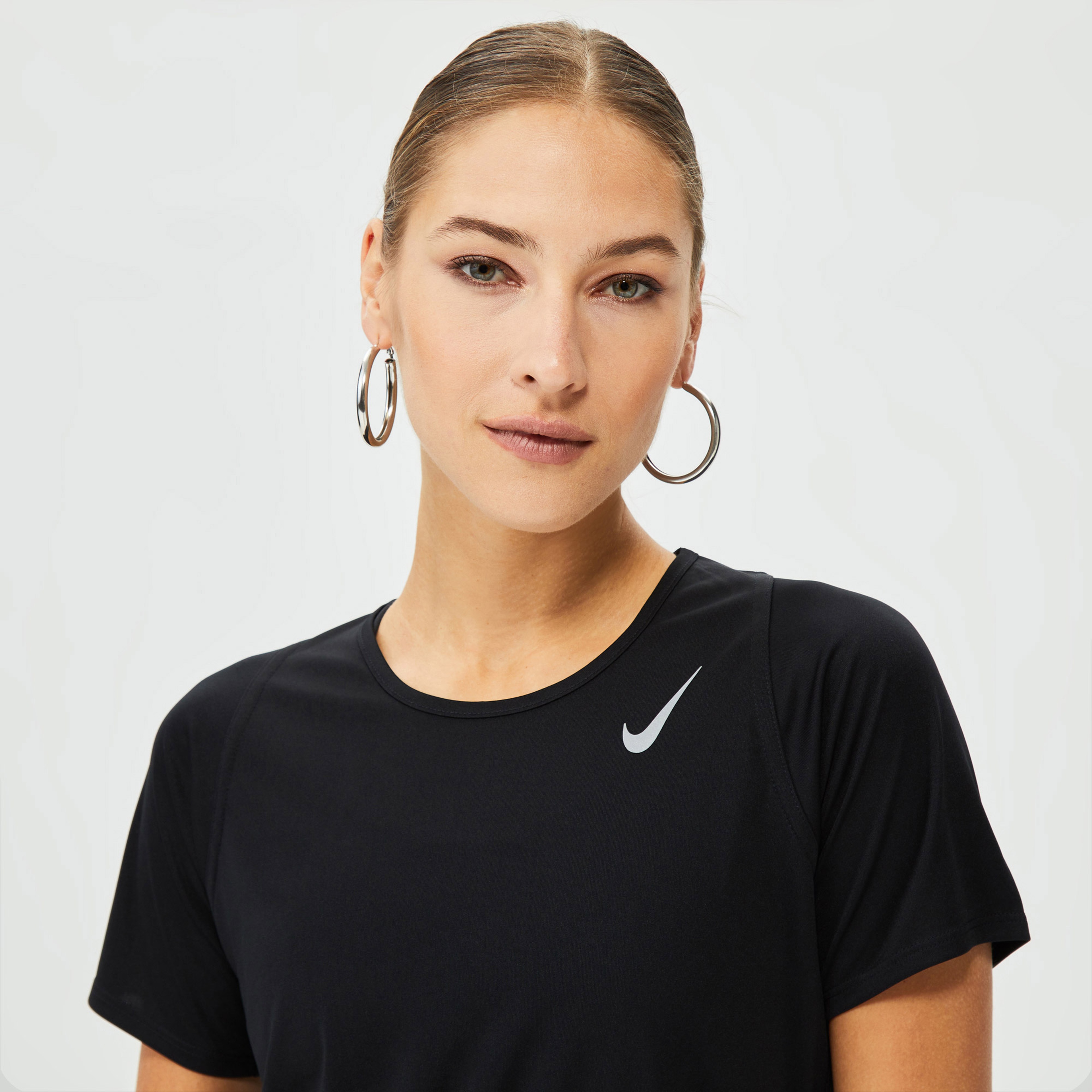 Nike Kadın Siyah T-Shirt