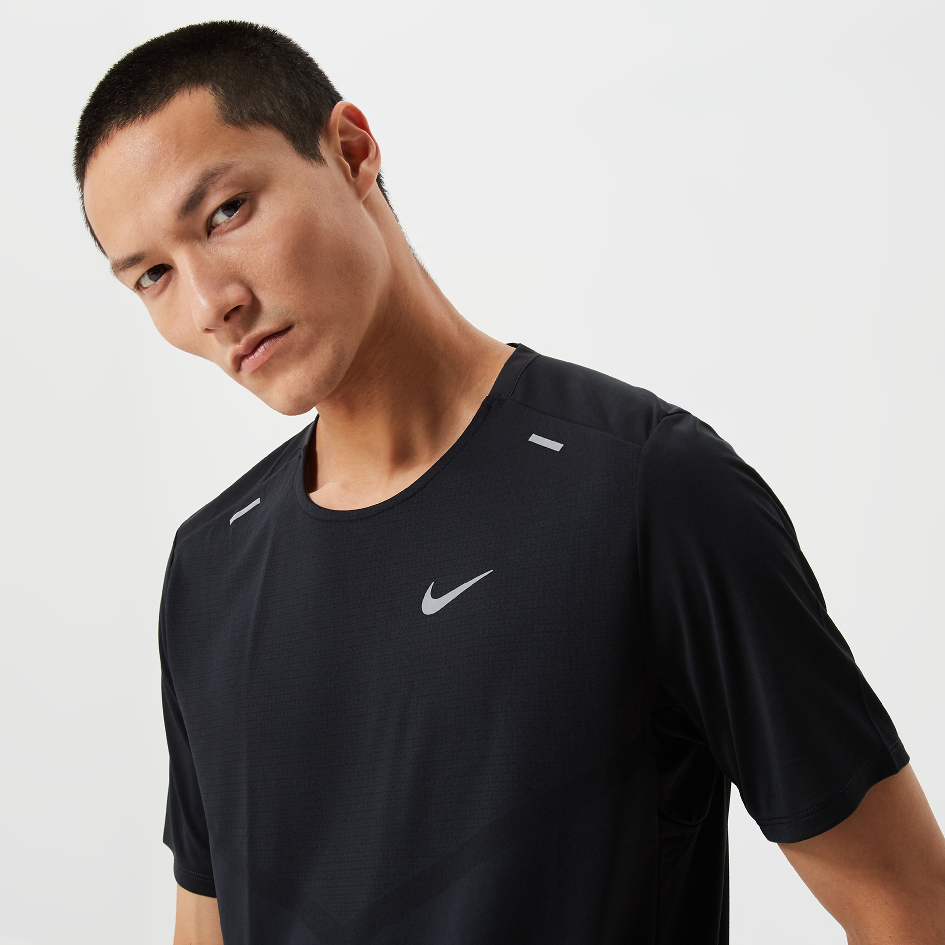 Nike Dri-Fit Rise 365 Erkek Siyah Antrenman T-Shirt