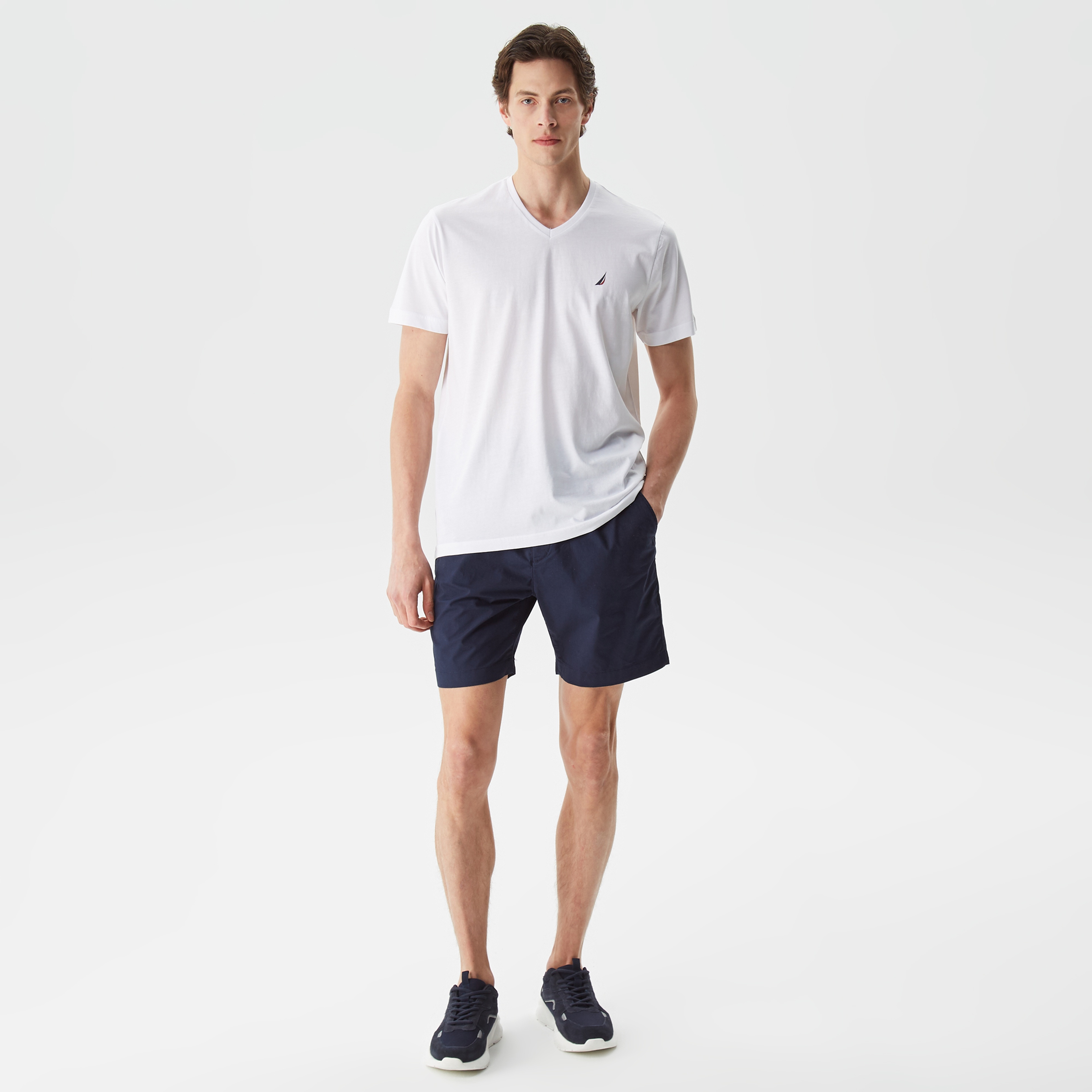 Nautica Erkek Beyaz Standart Fit V Yaka T-Shirt