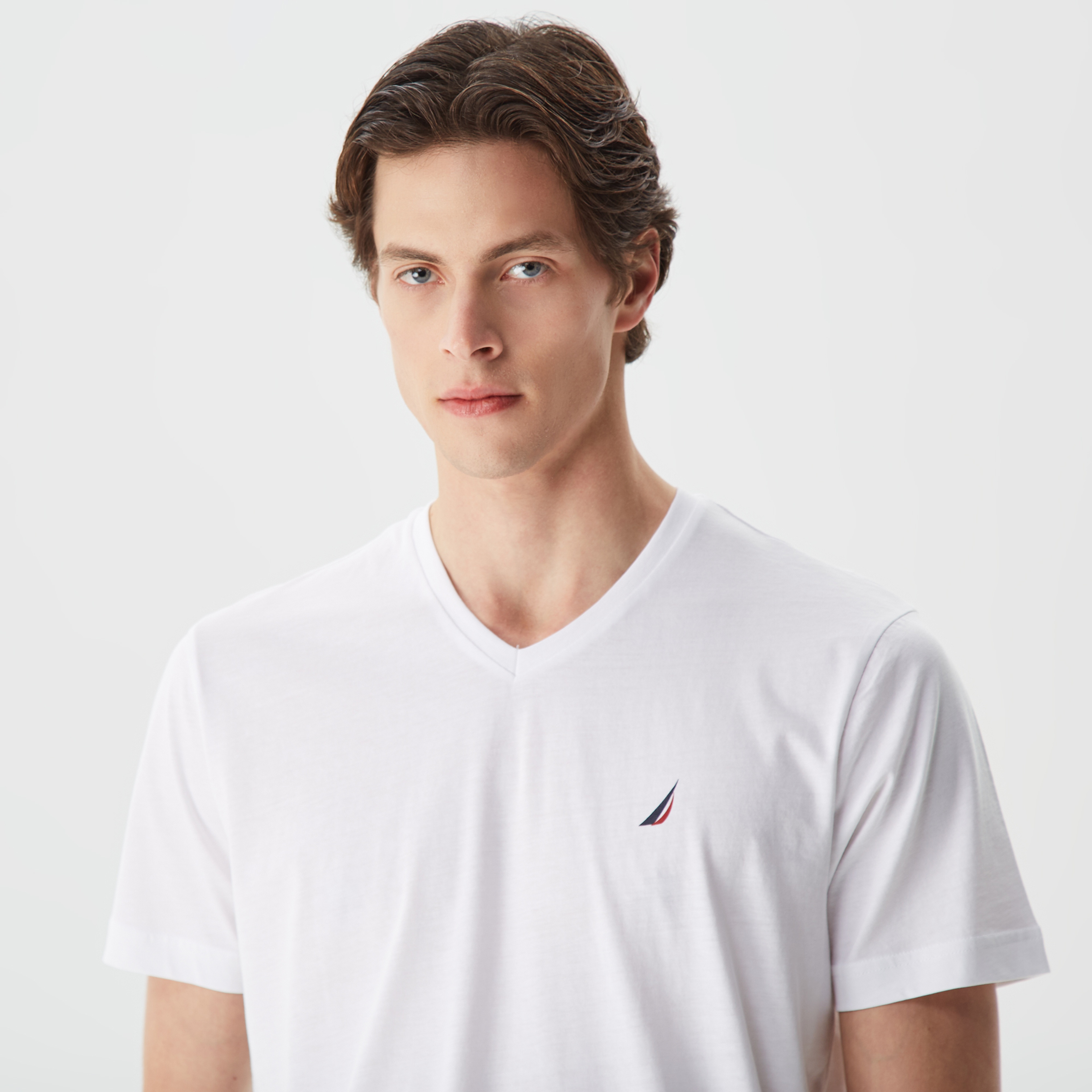 Nautica Erkek Beyaz Standart Fit V Yaka T-Shirt