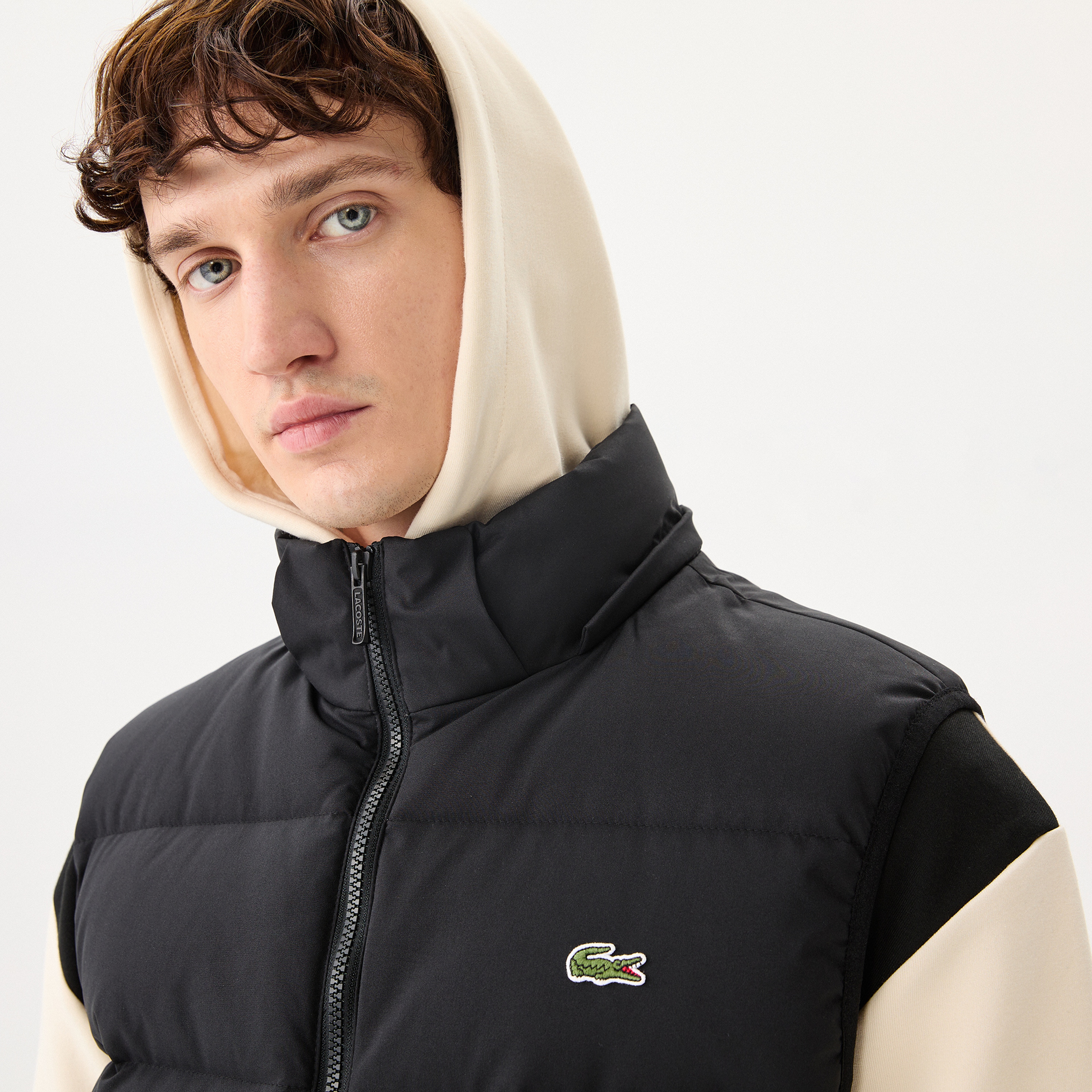 Lacoste Erkek Kapüşonlu Kapitone Siyah Şişme Yelek